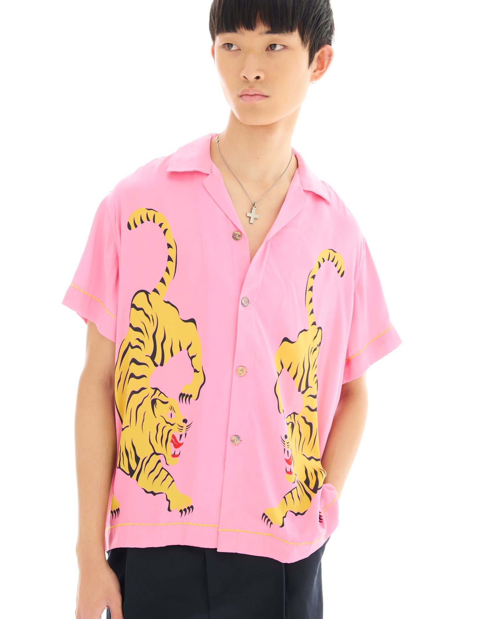 臥虎シルクシャツ