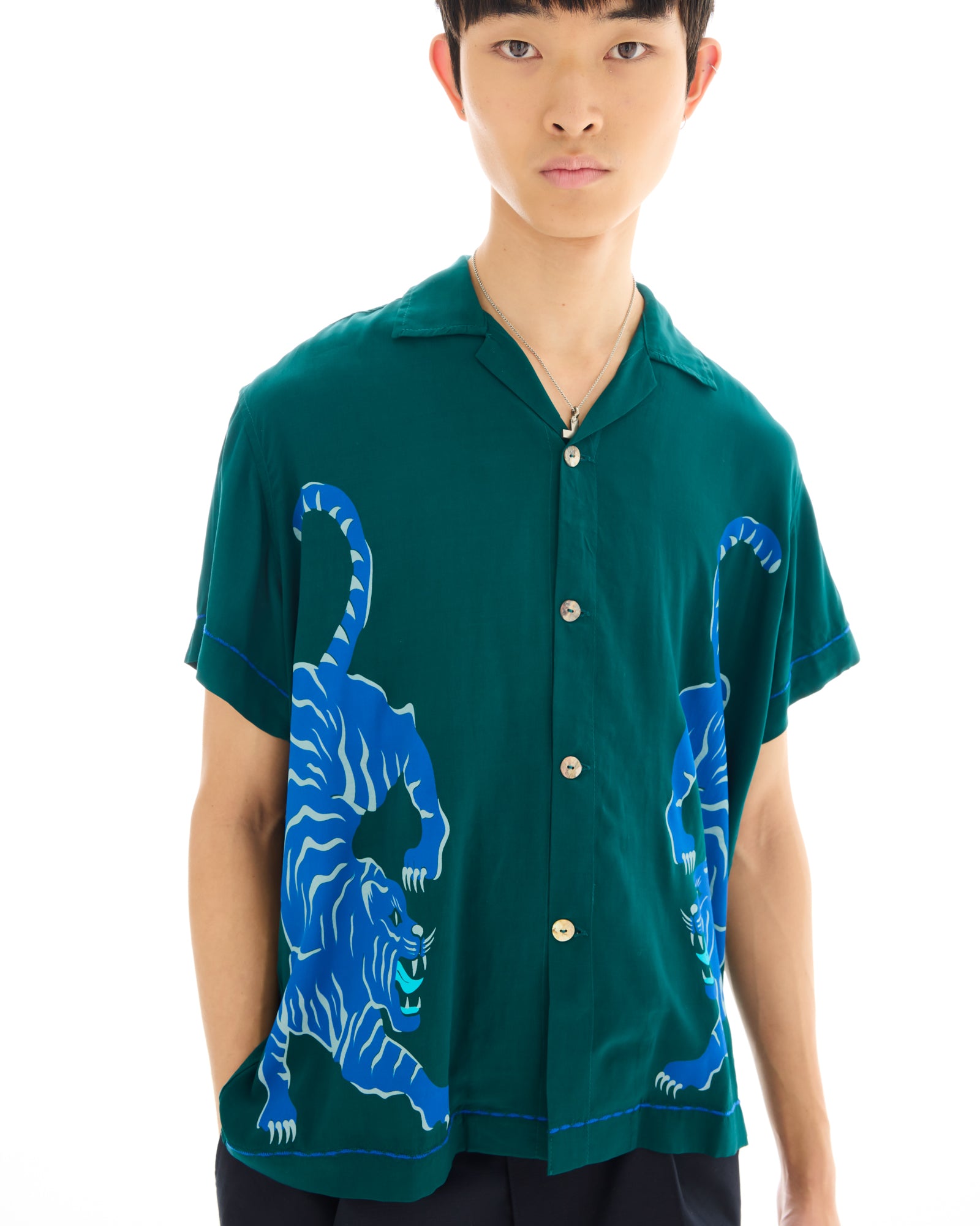 『グリーン・デスティニー』エメラルドキャンプシャツ