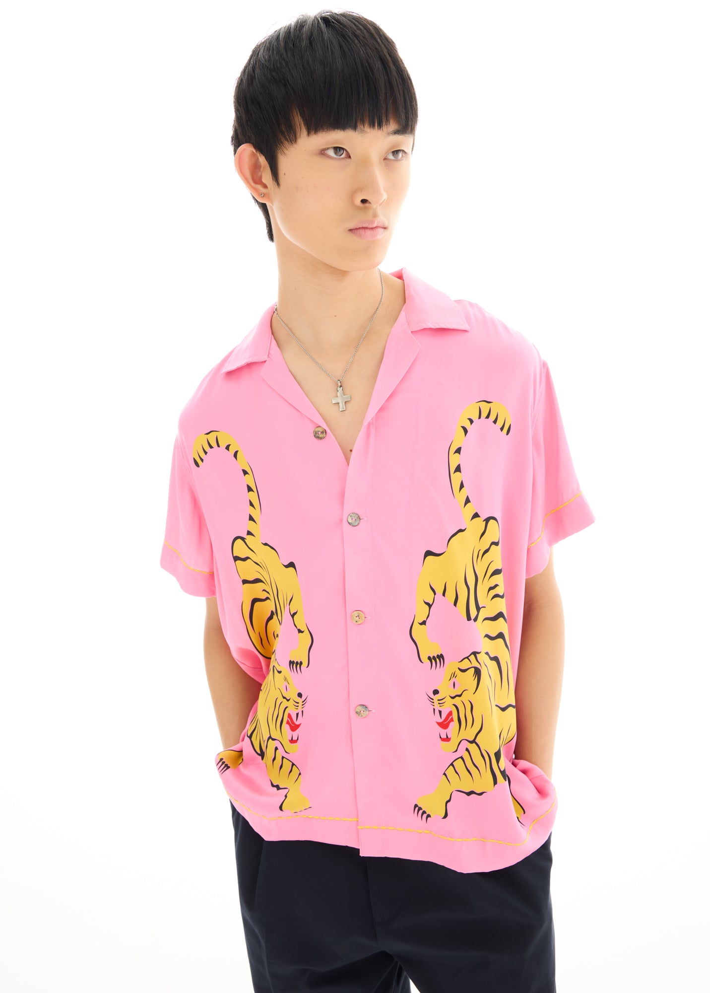 臥虎シルクシャツ