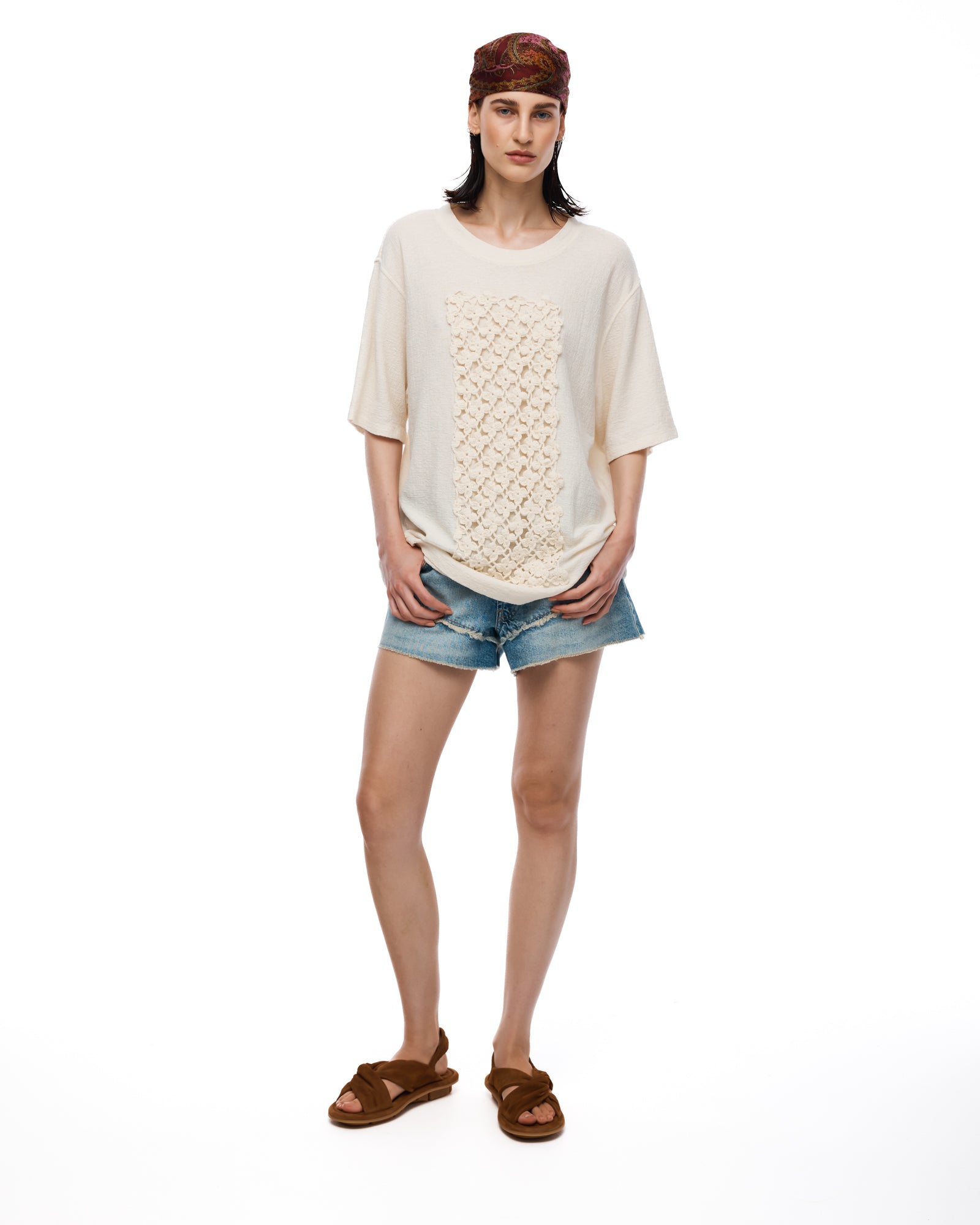 Gehäkeltes Blumen-T-Shirt