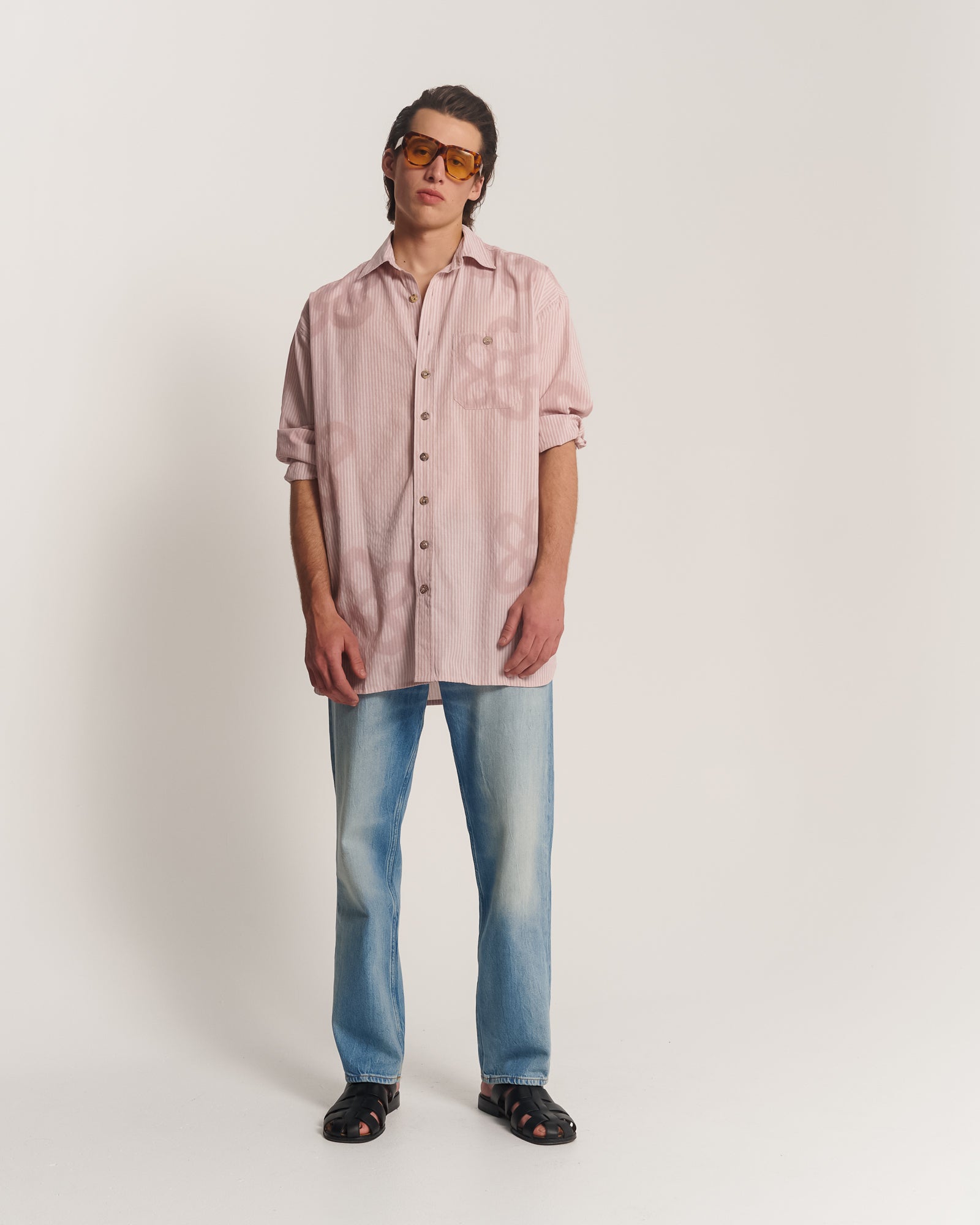 Oversize-Streifenhemd aus Baumwolle mit handbesprühten Blumen