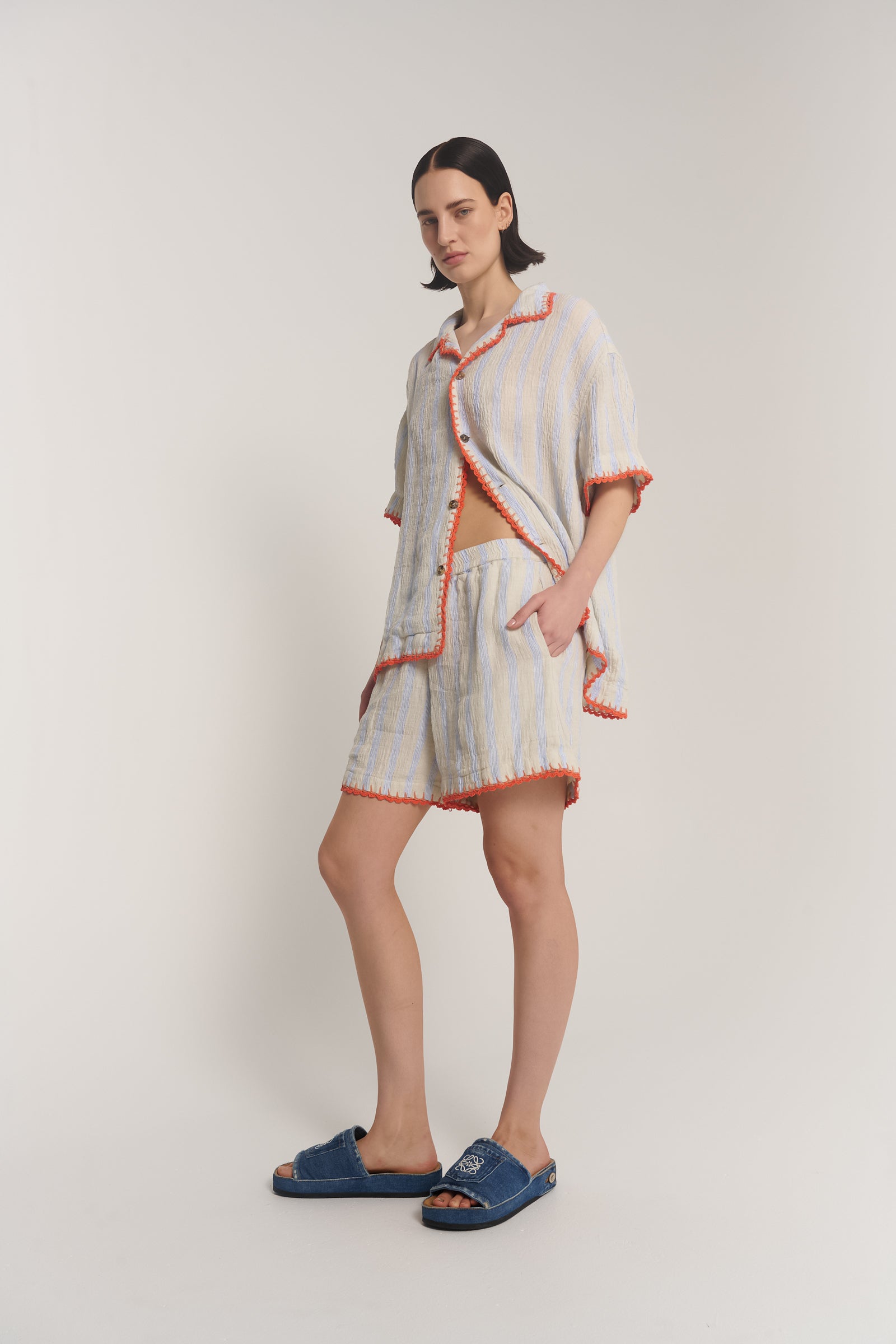 手編みのストライプ柄リネンショートパンツ