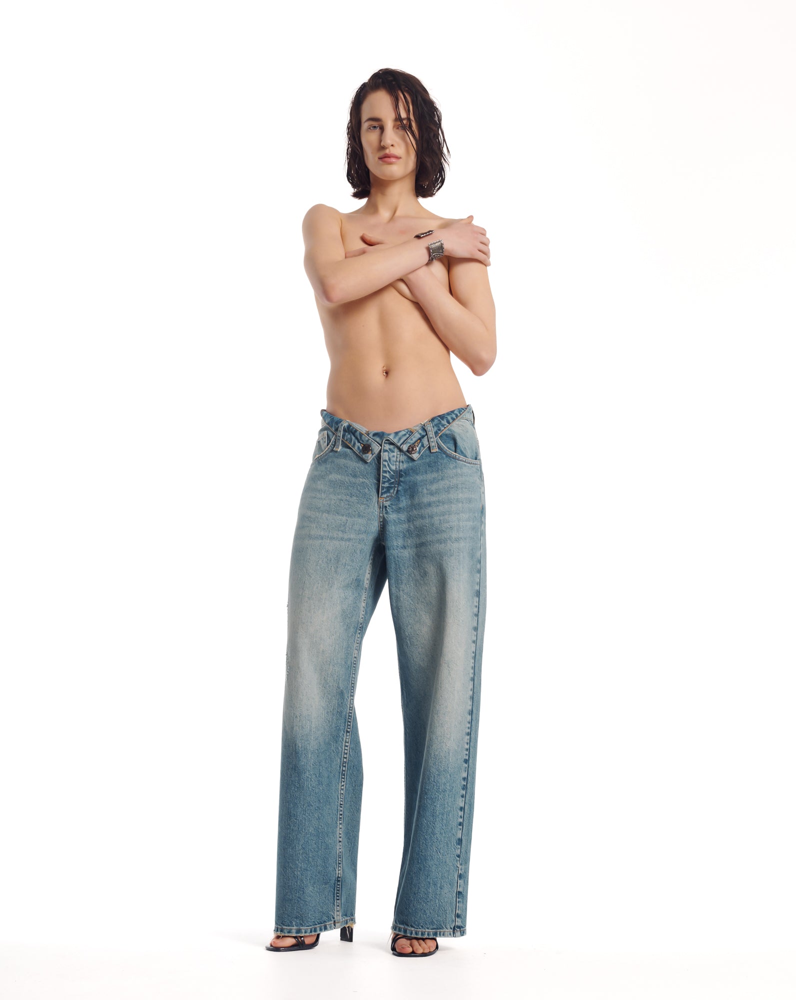 The Tales – Jeans mit gerollter Taille