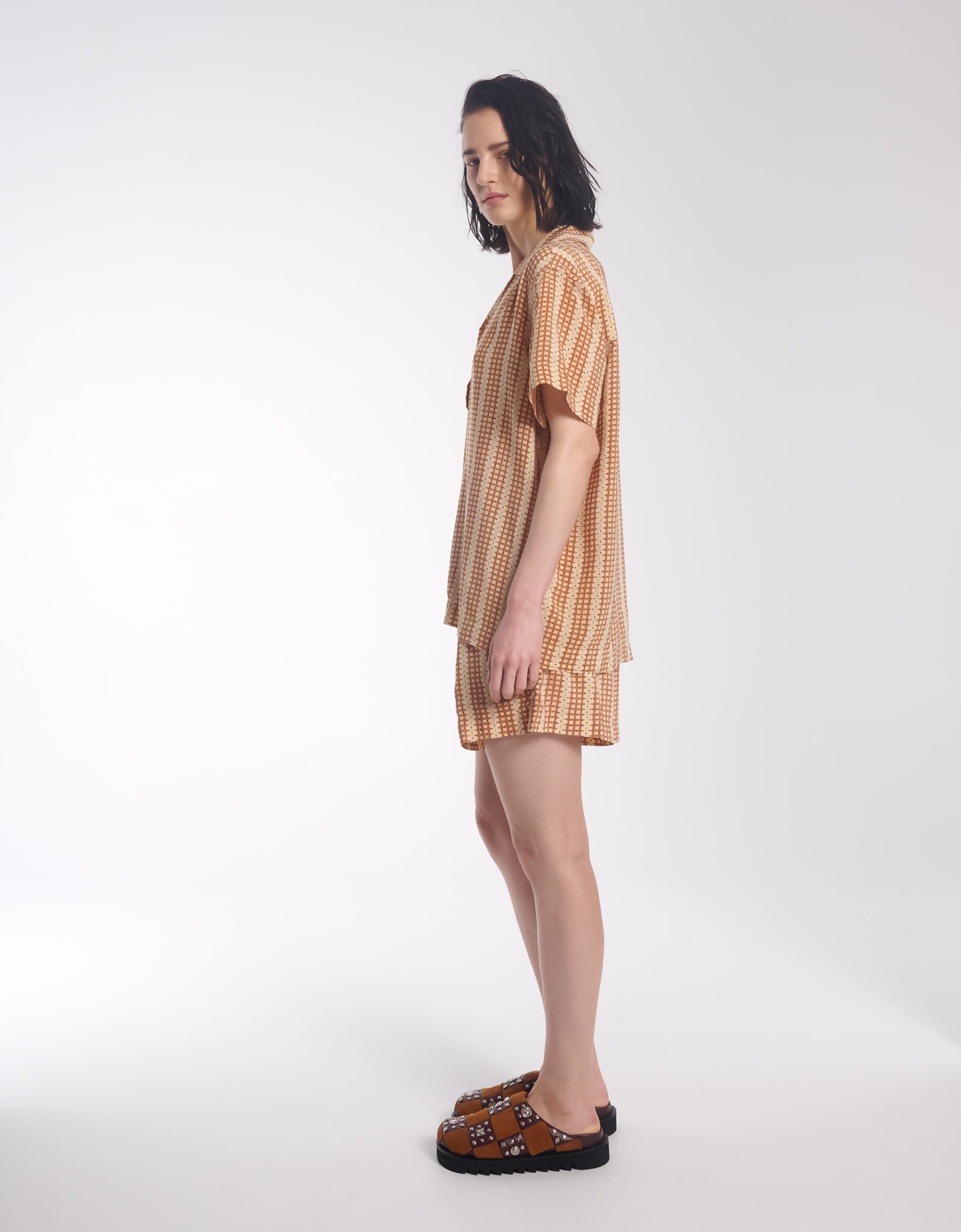 レトロデイジークレープキャンプシャツ