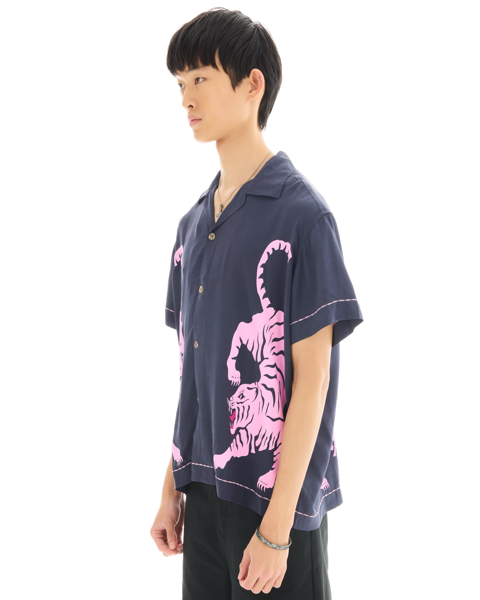 Hockender Tiger Shirt