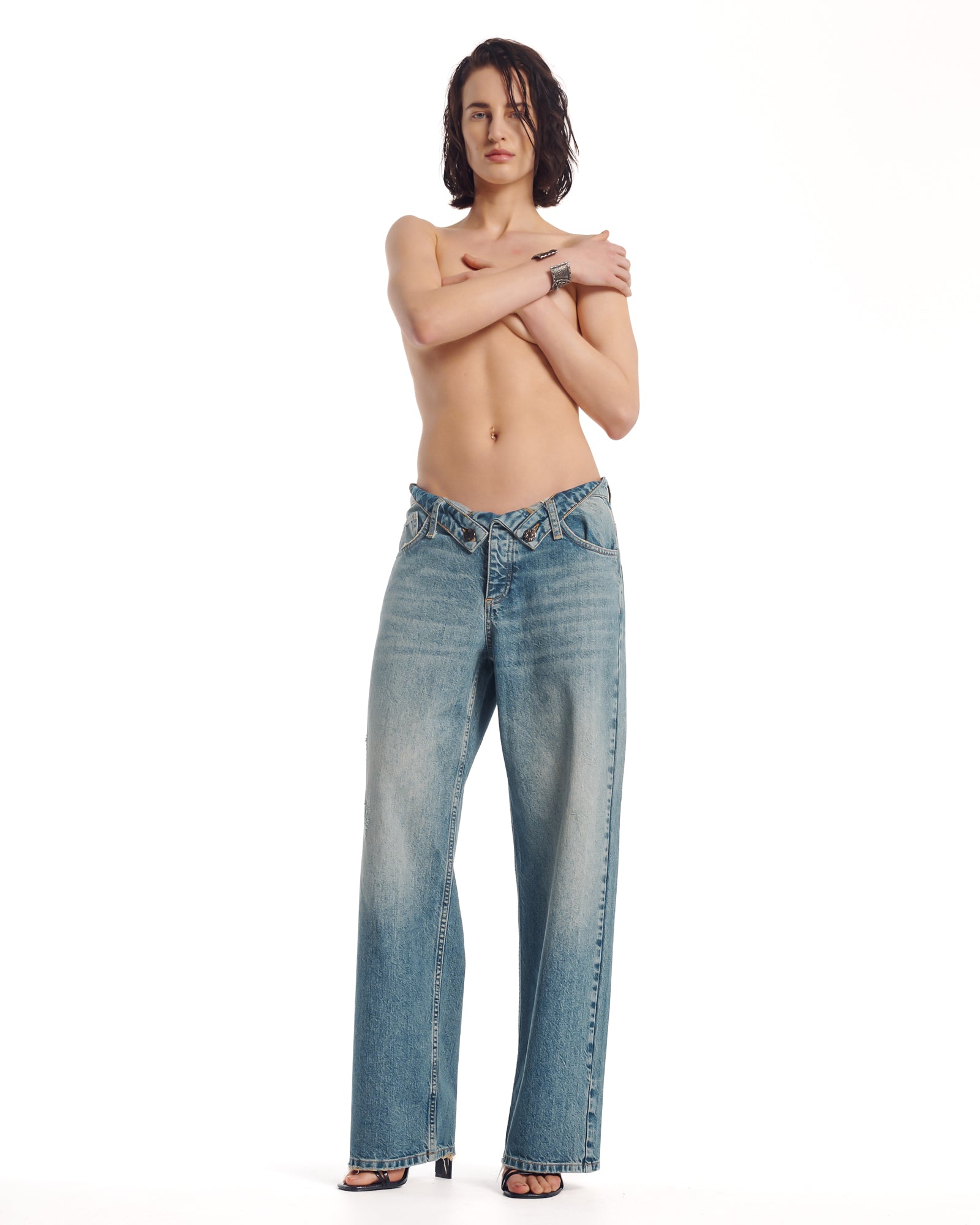 The Tales – Jeans mit gerollter Taille