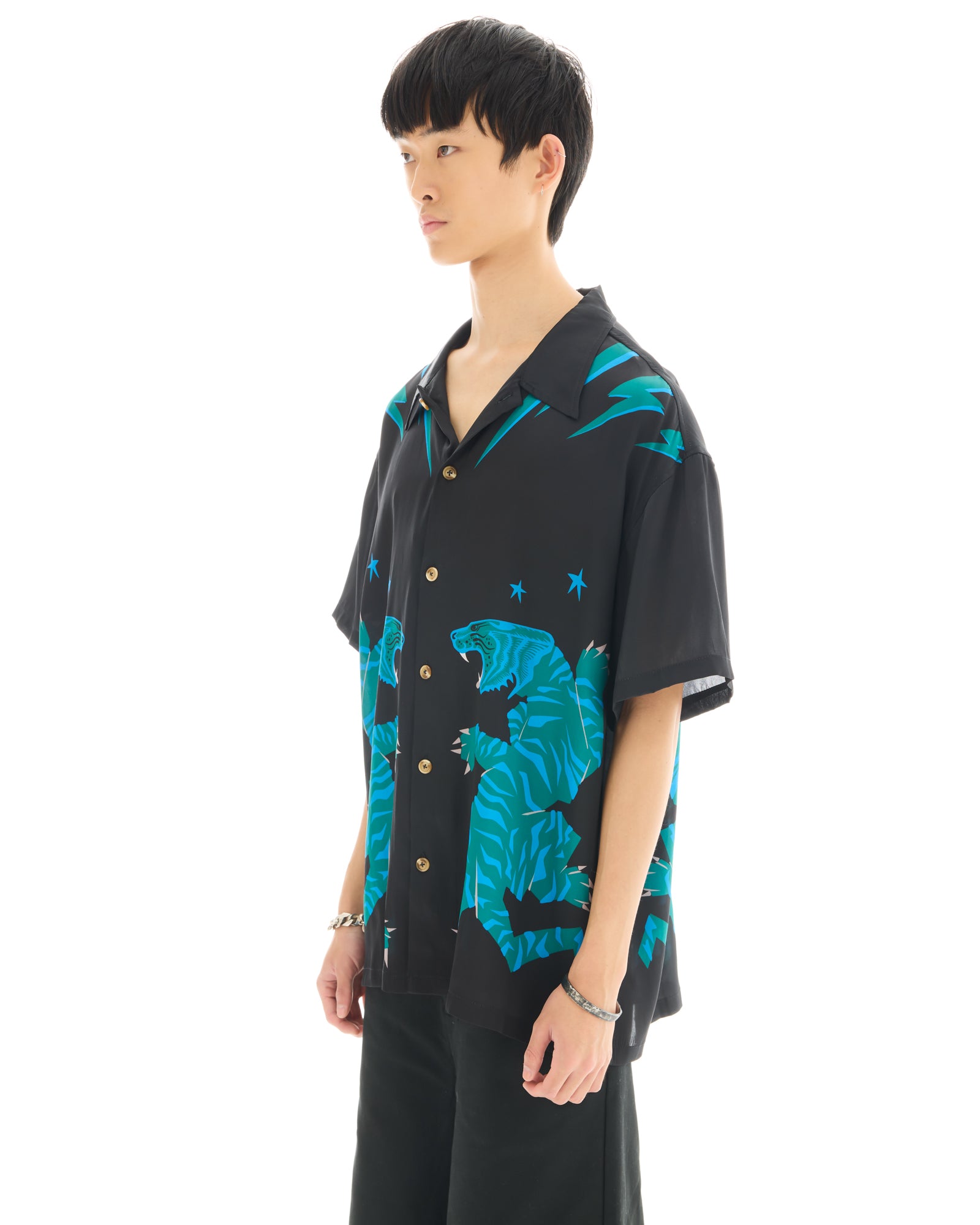 臥虎シルクシャツ