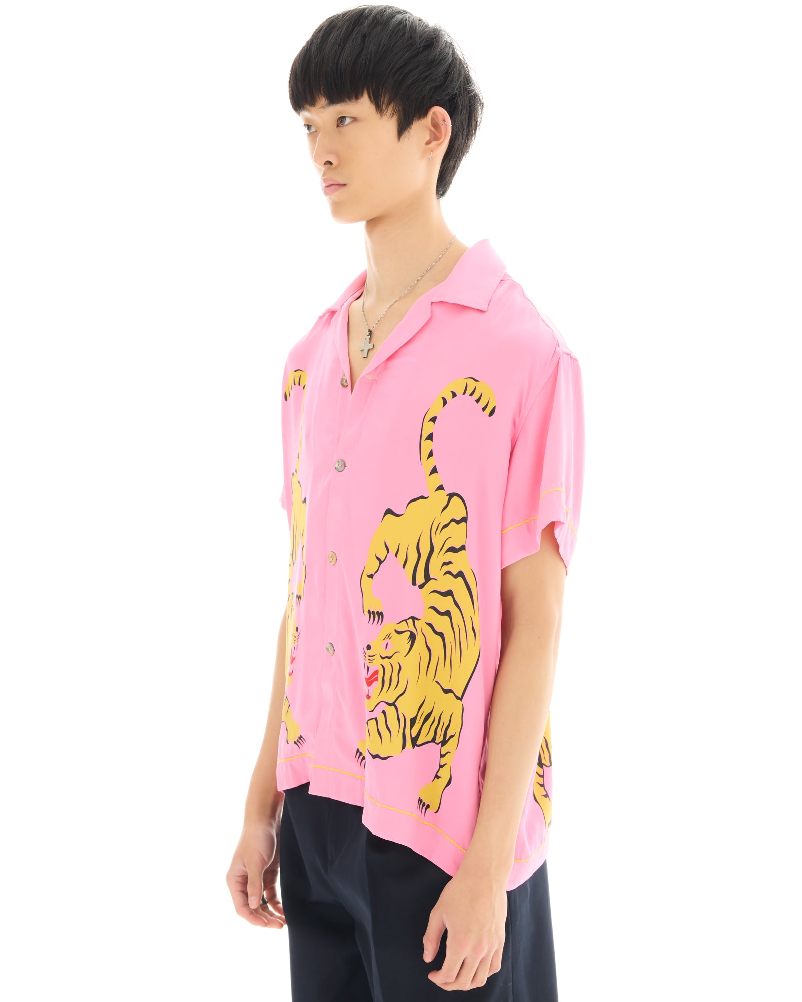 臥虎シルクシャツ