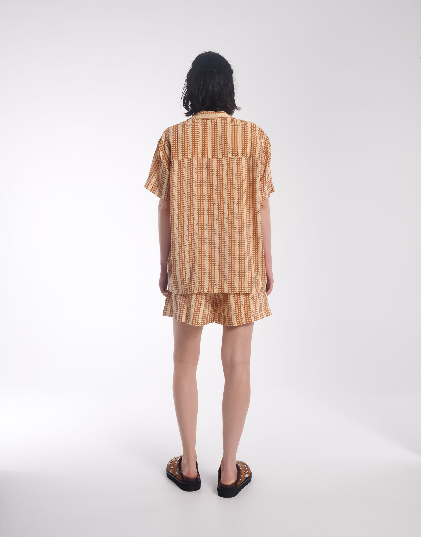 レトロデイジークレープキャンプシャツ