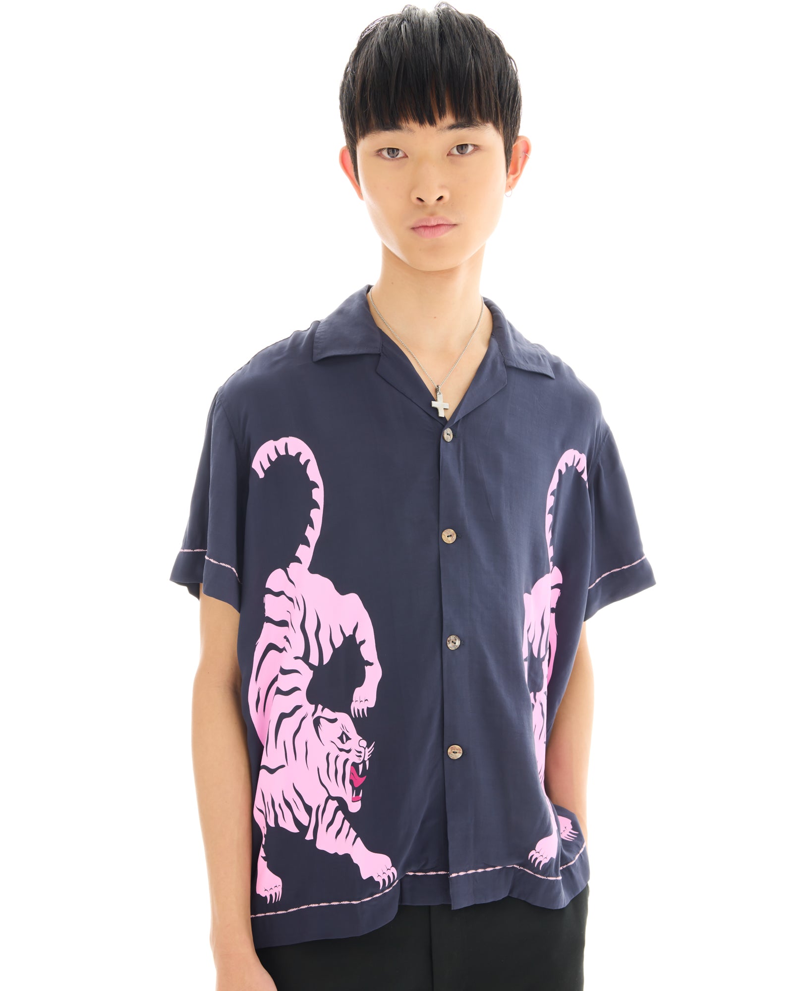 Hockender Tiger Shirt
