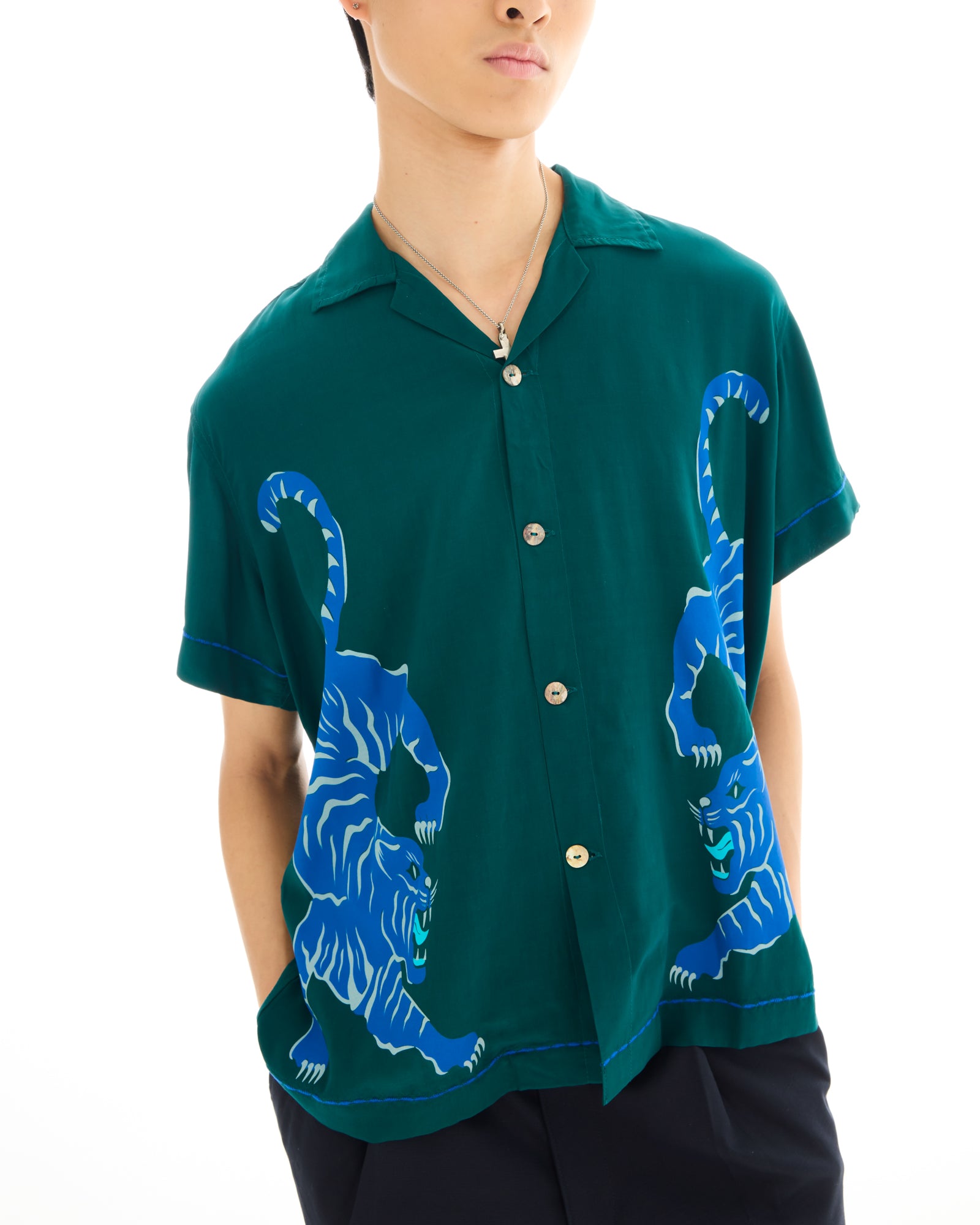 『グリーン・デスティニー』エメラルドキャンプシャツ