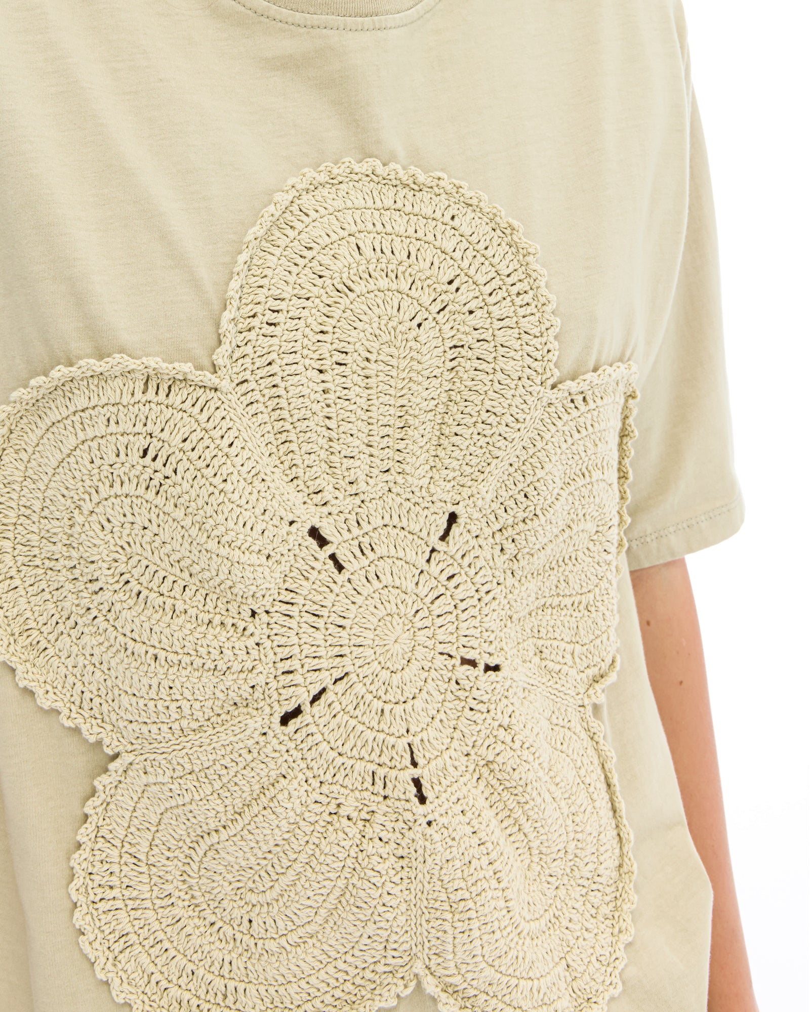 クロシェフラワーTシャツ