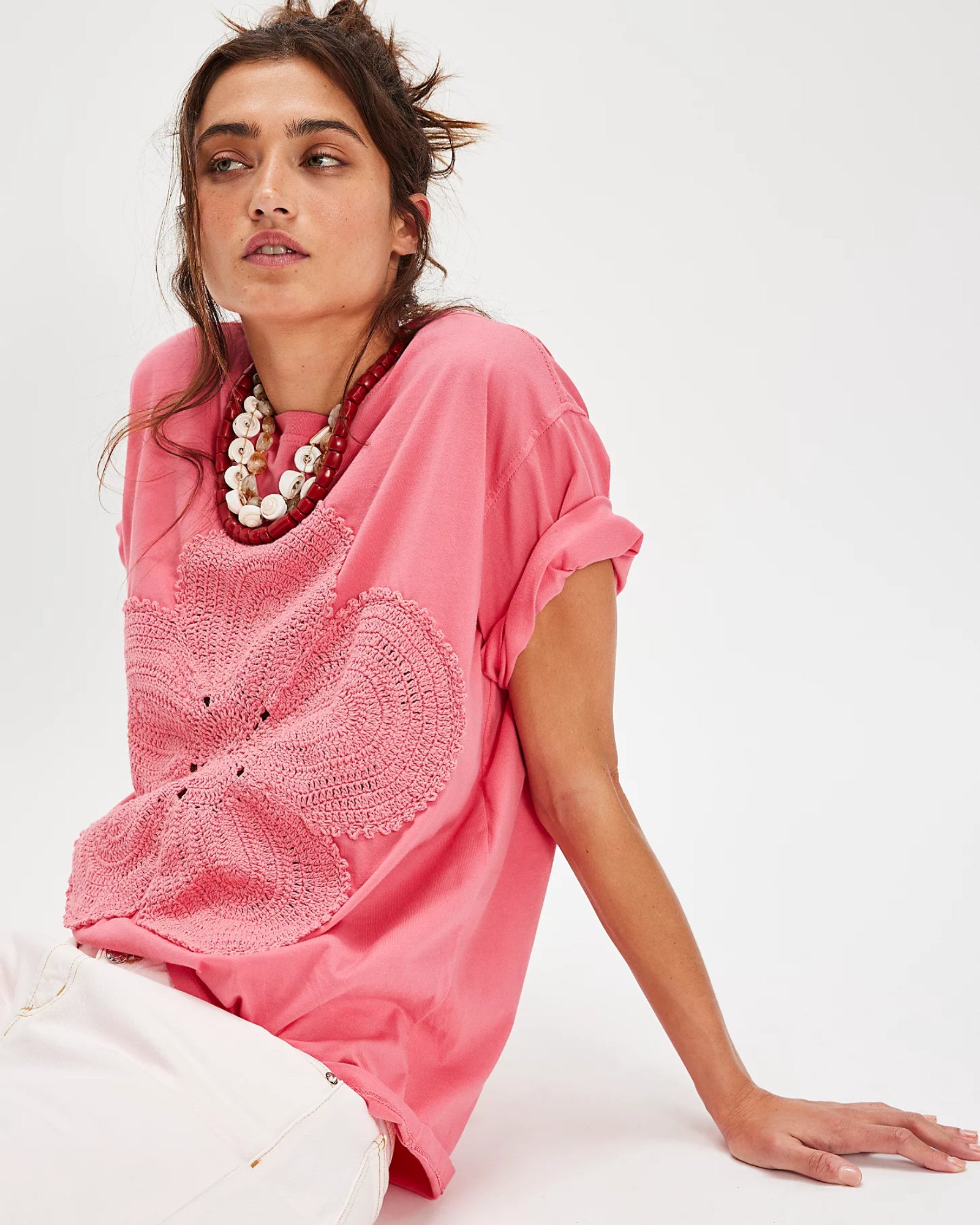 Gehäkeltes Blumen-T-Shirt