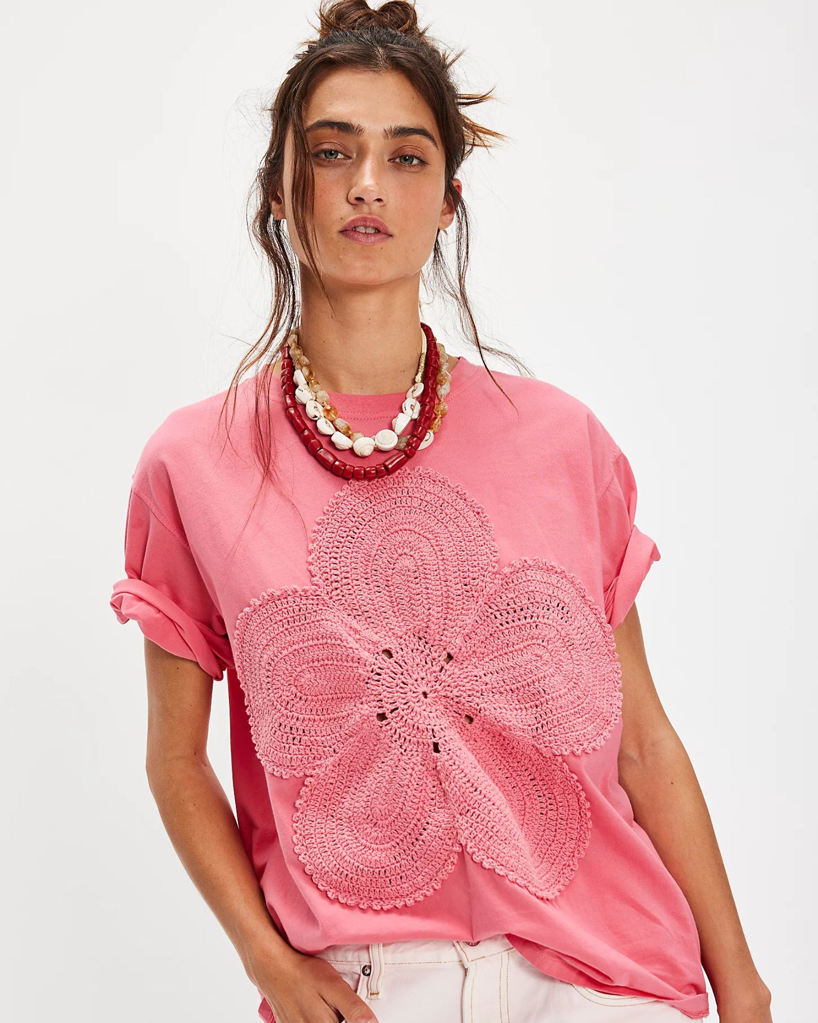 Gehäkeltes Blumen-T-Shirt