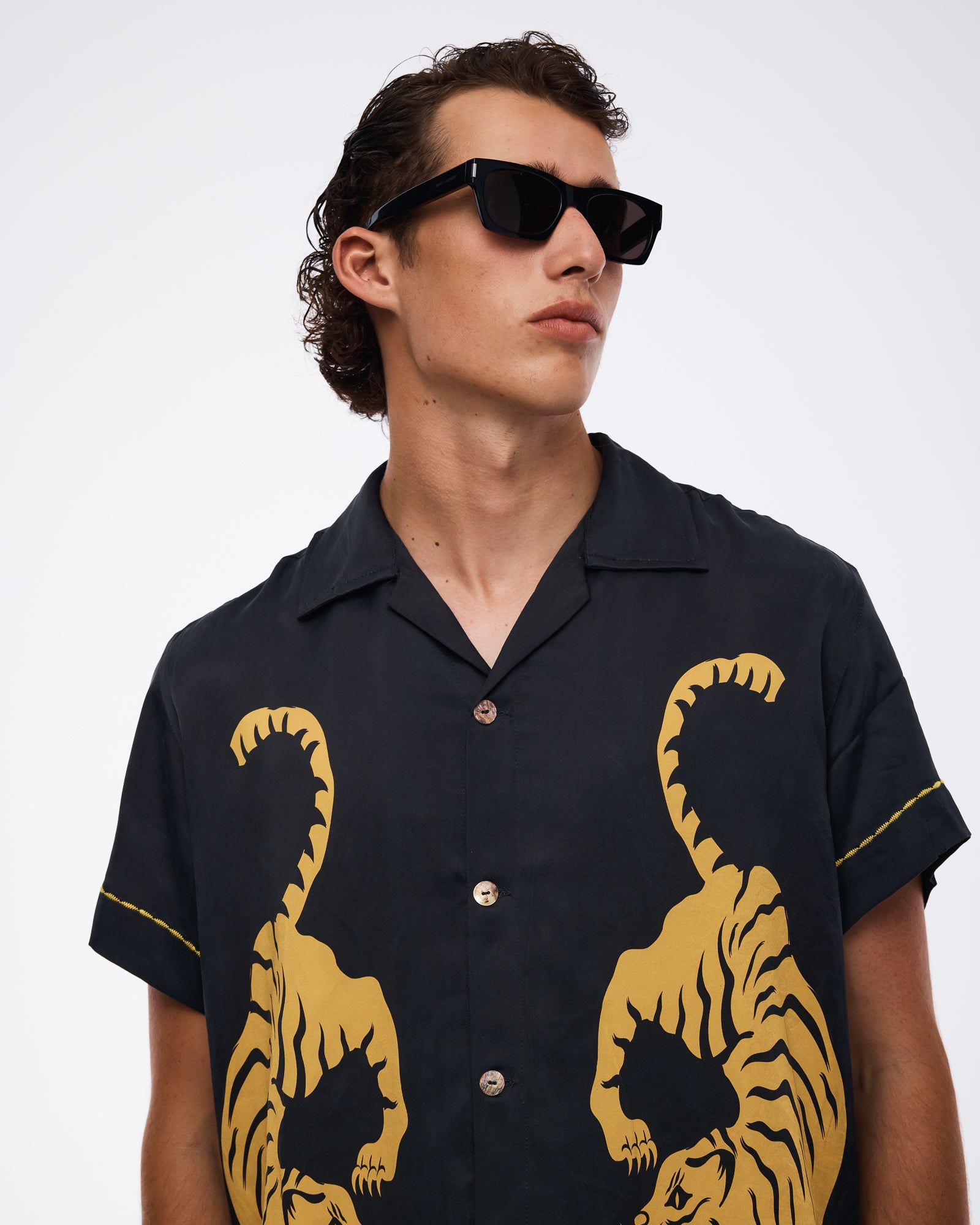 臥虎シルクシャツ