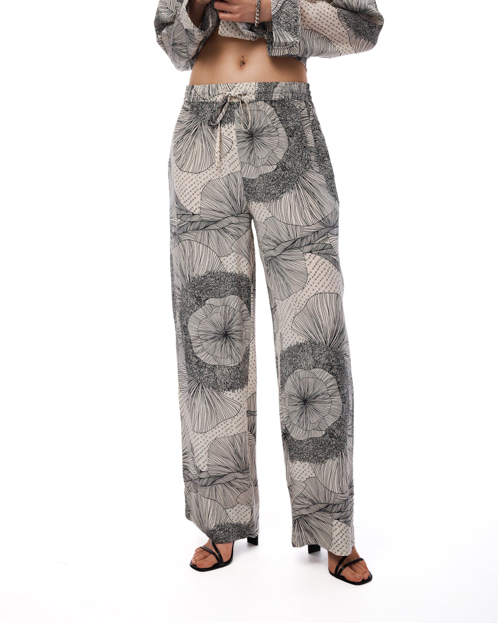 Schwarze Bauernhose aus Seide