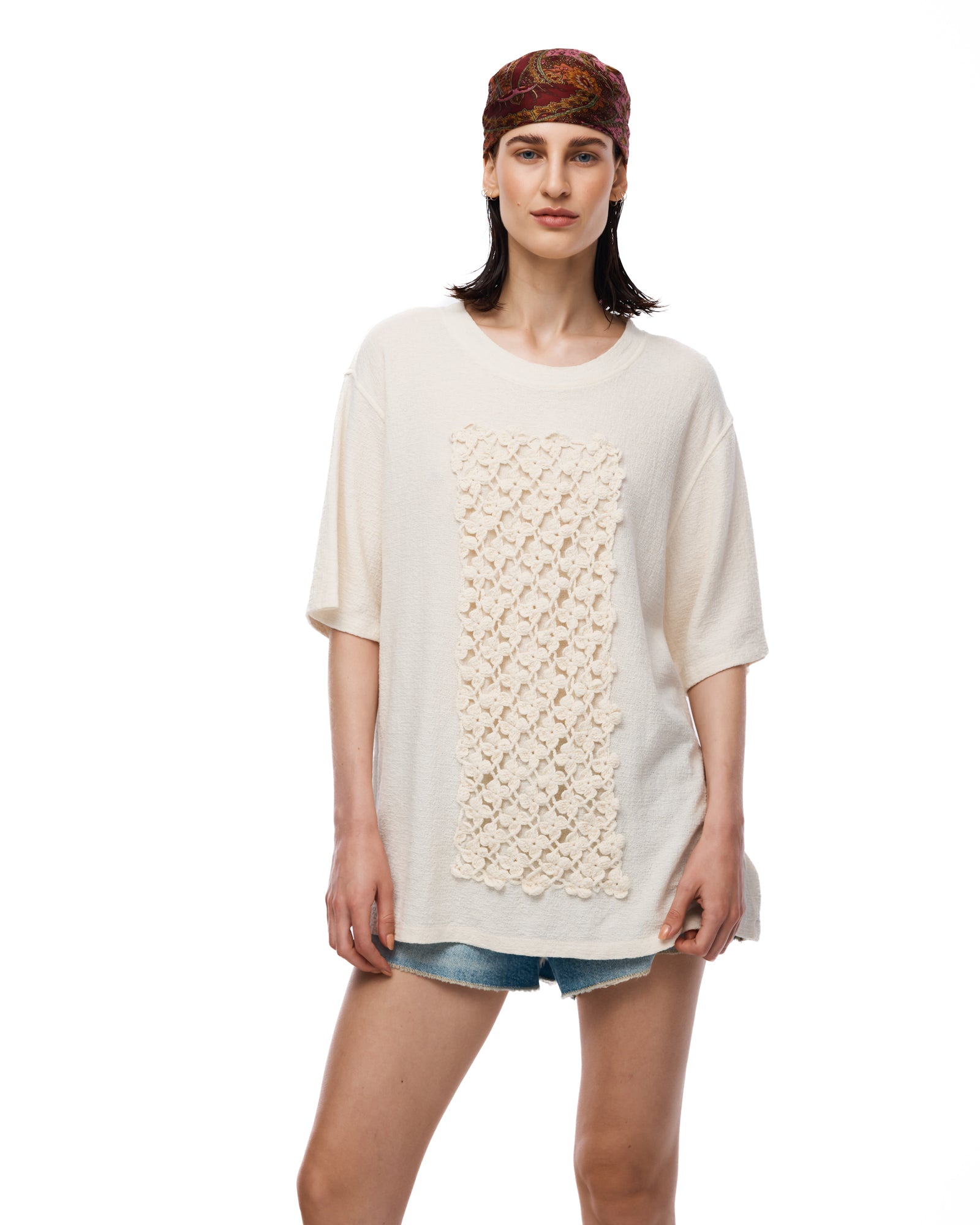 Gehäkeltes Blumen-T-Shirt
