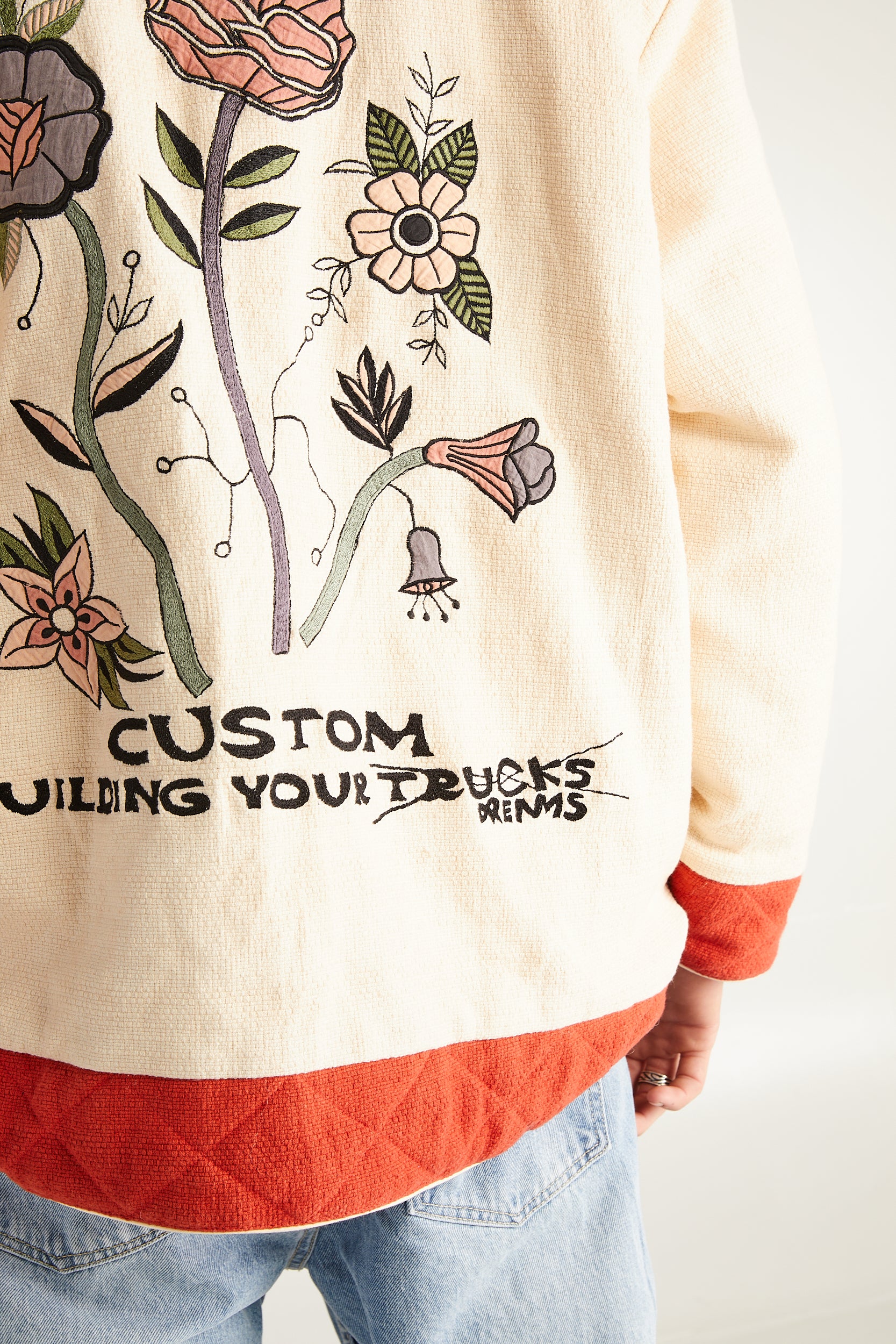 Gesteppte Jacke mit Blumenapplikation