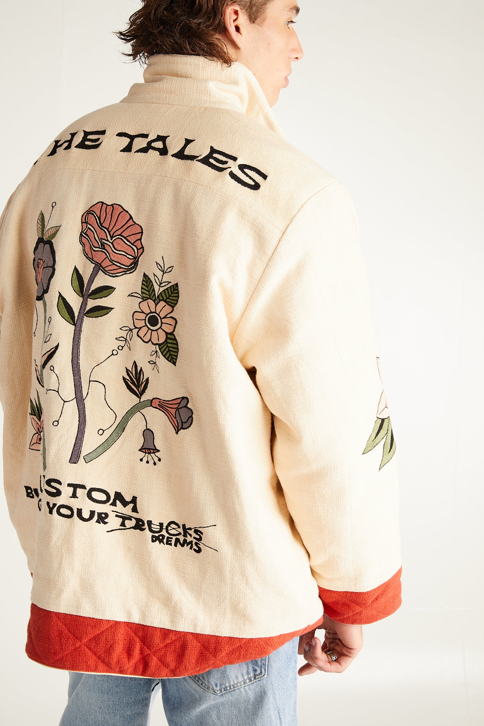 Gesteppte Jacke mit Blumenapplikation