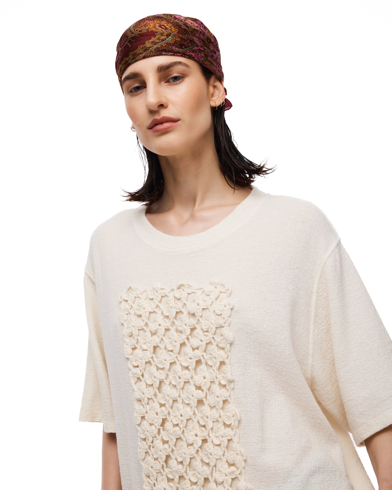 Gehäkeltes Blumen-T-Shirt