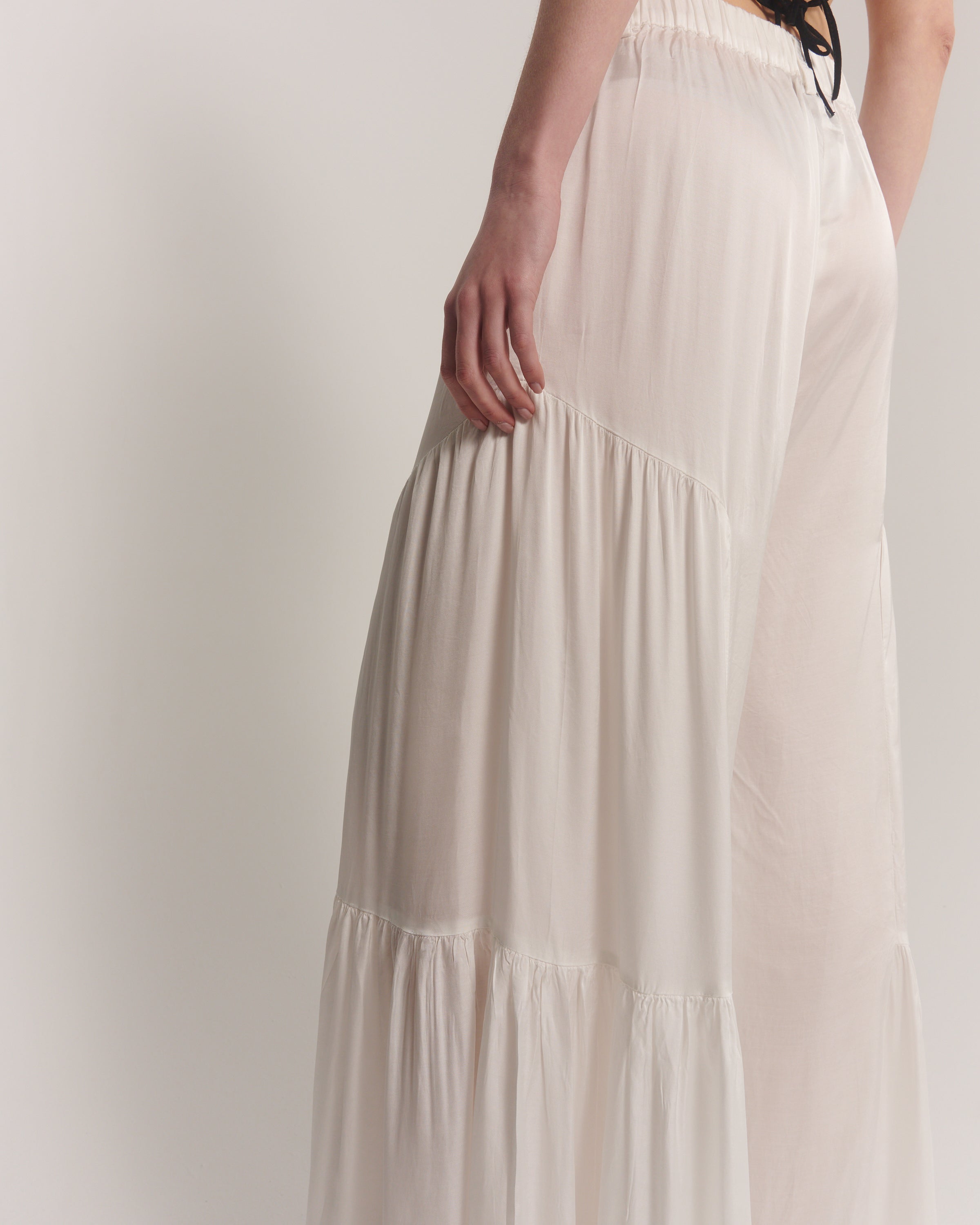 クリーム色のシルクペザントパンツ