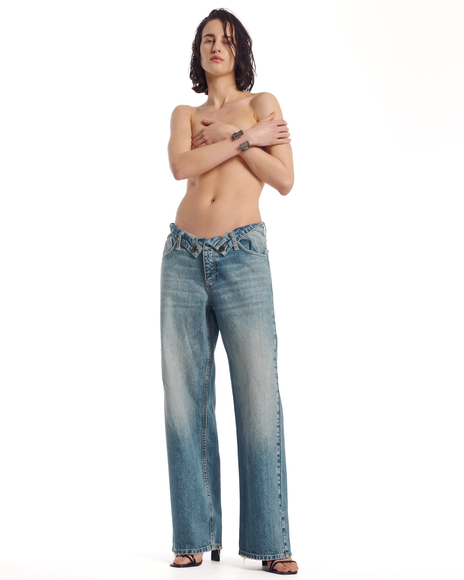 The Tales – Jeans mit gerollter Taille