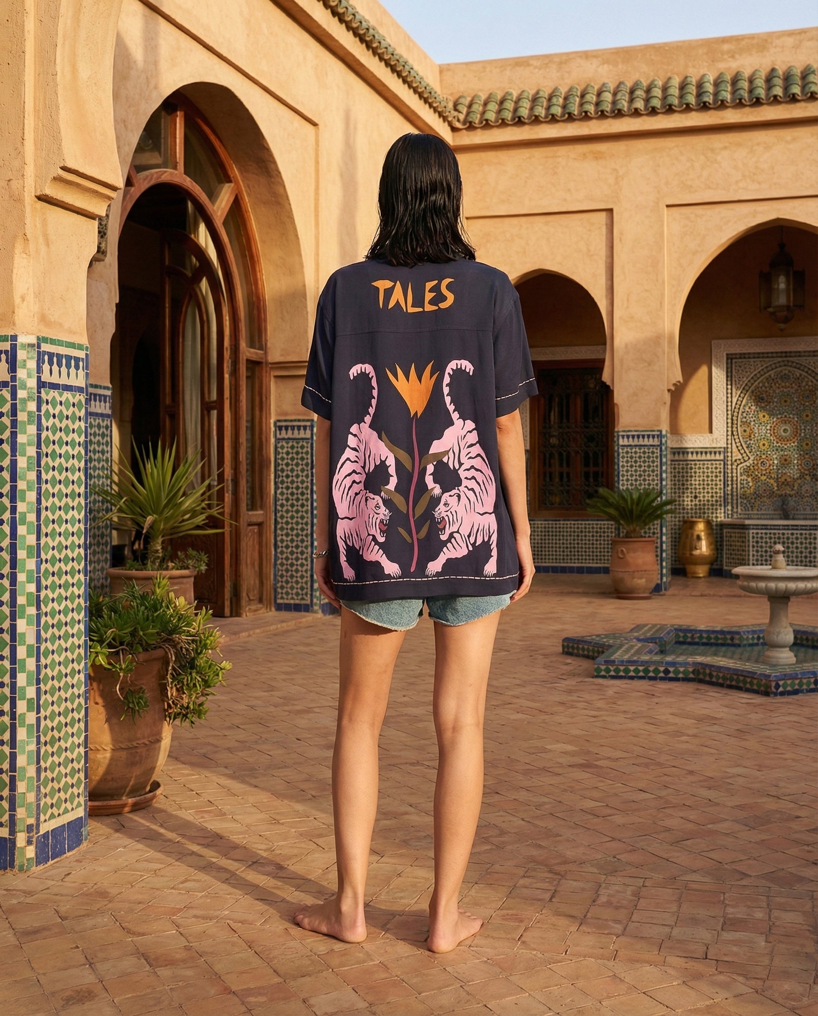 Hockender Tiger Shirt