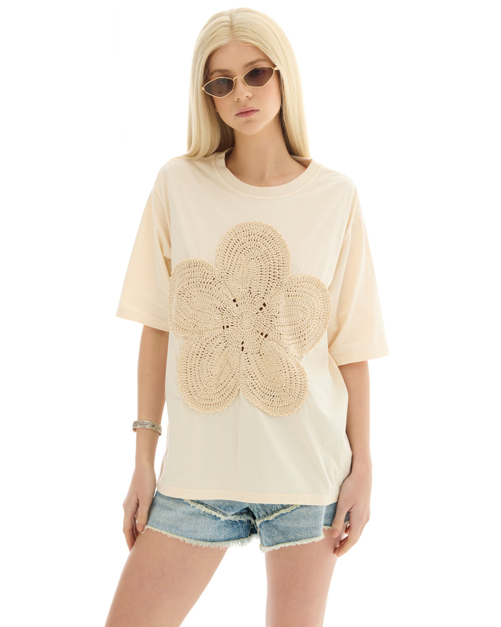 クロシェフラワーTシャツ