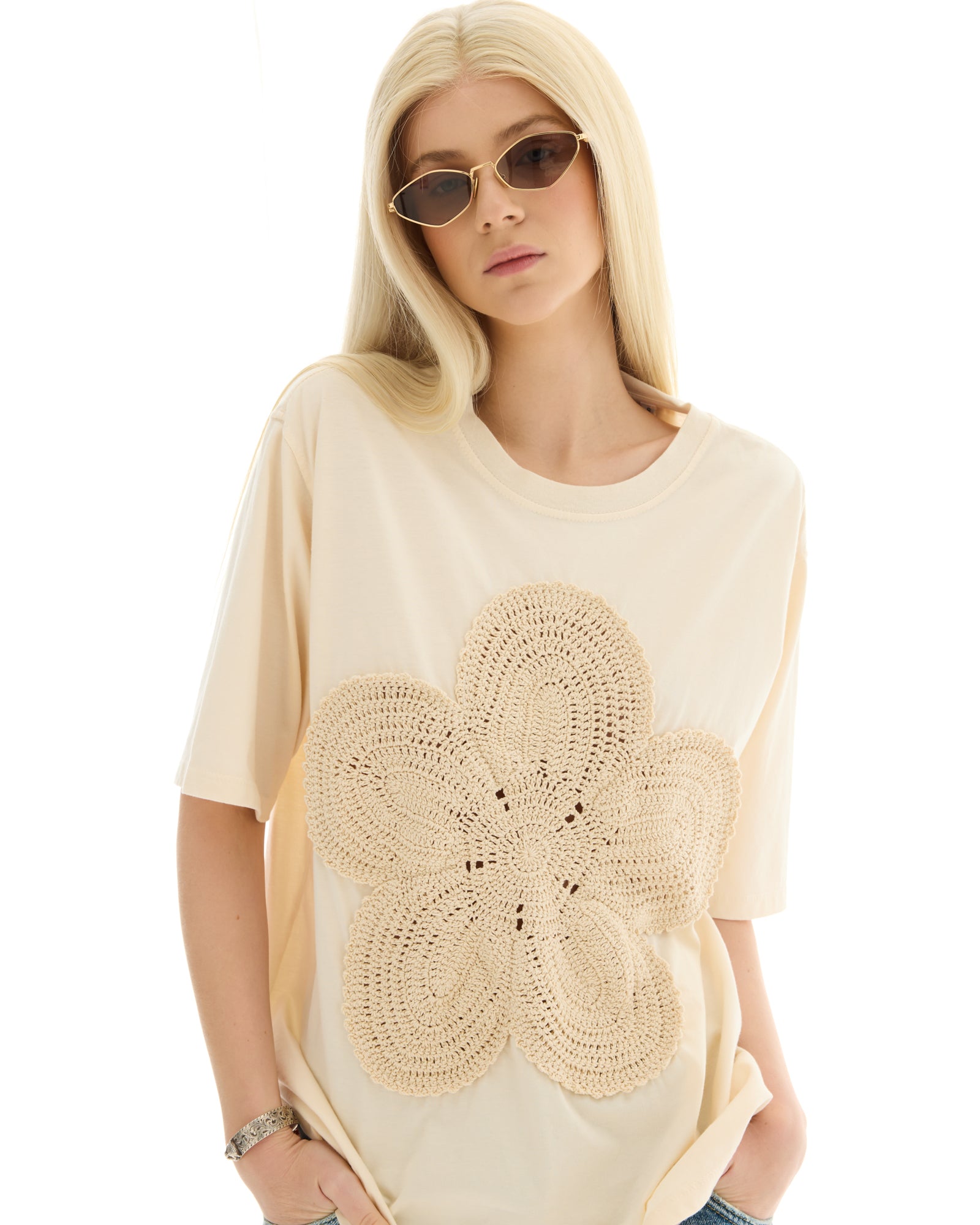 クロシェフラワーTシャツ