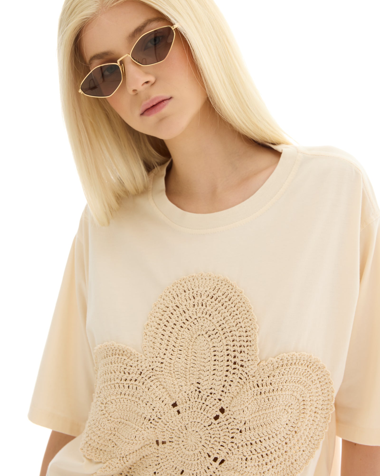 クロシェフラワーTシャツ