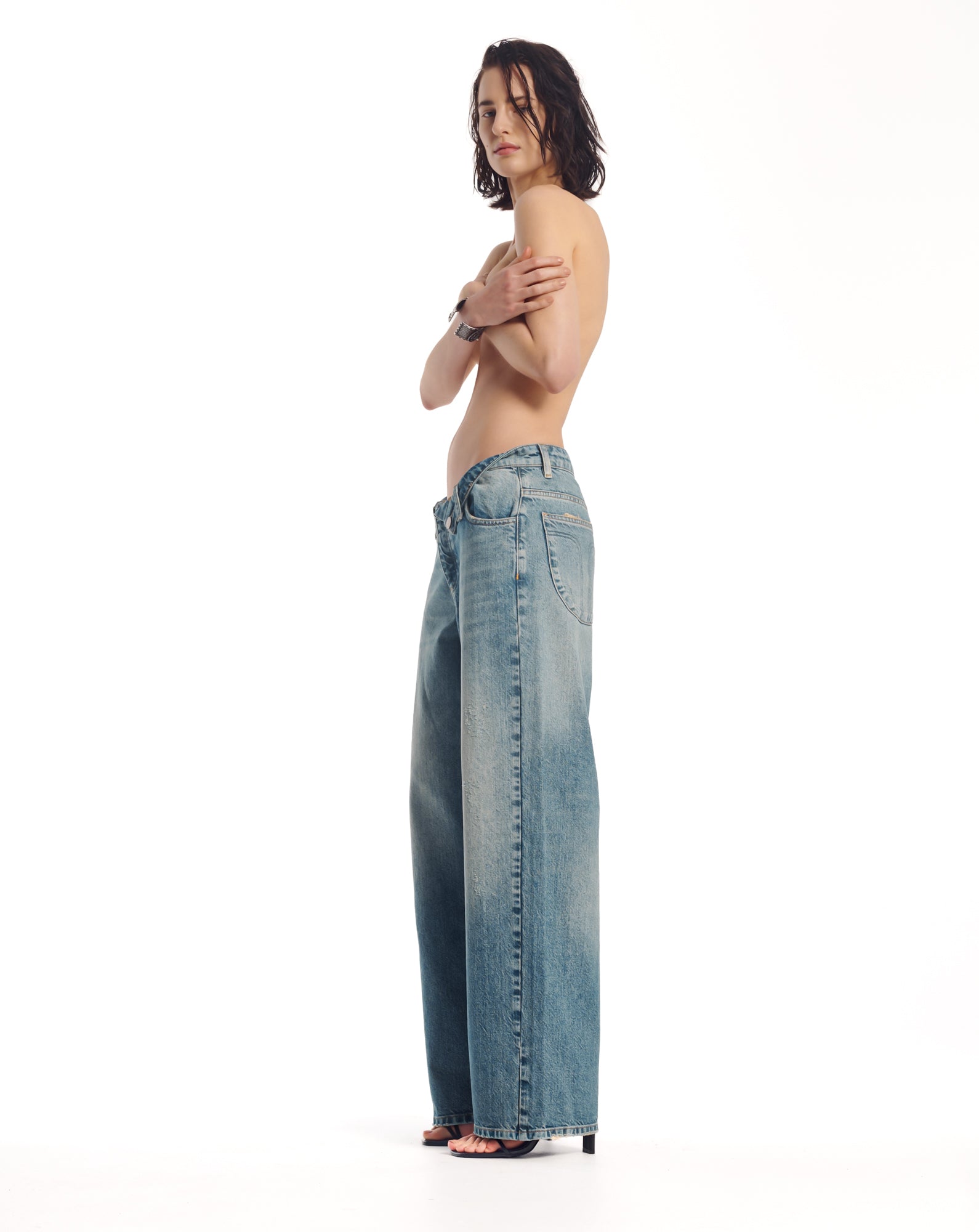 The Tales – Jeans mit gerollter Taille