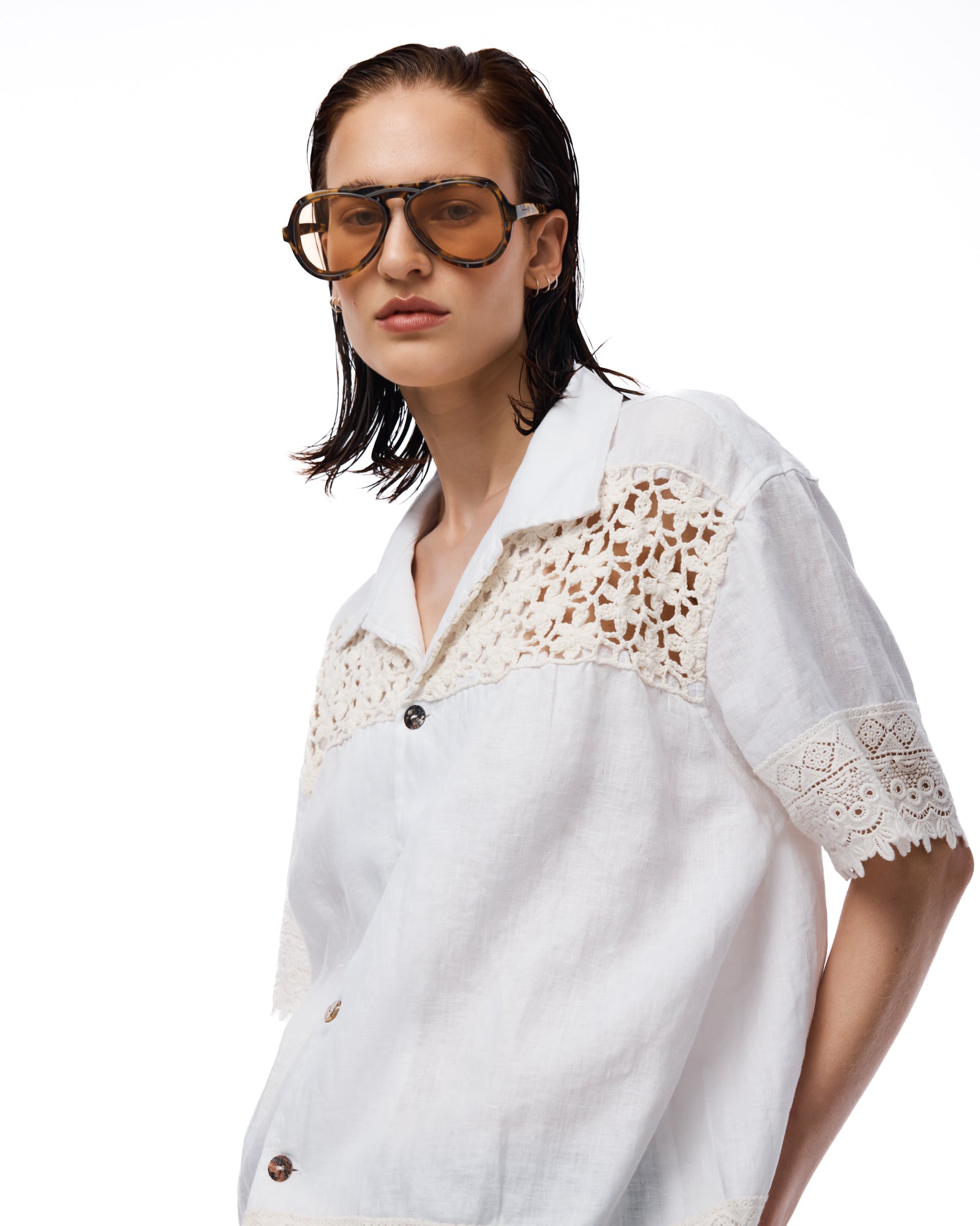 ディキシーサテンとシャンティリーレースのシャツ