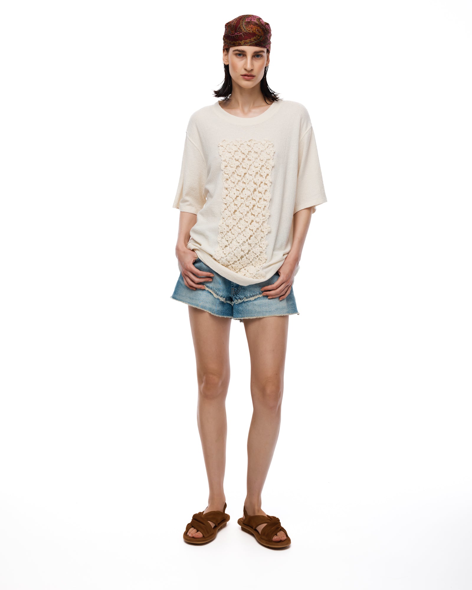Gehäkeltes Blumen-T-Shirt