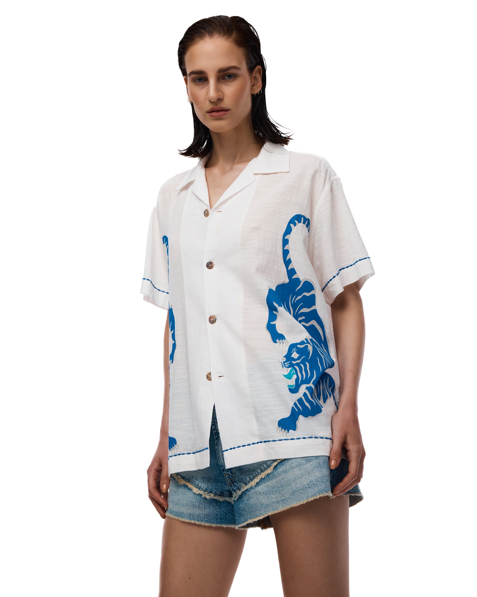 Hockender Tiger Shirt