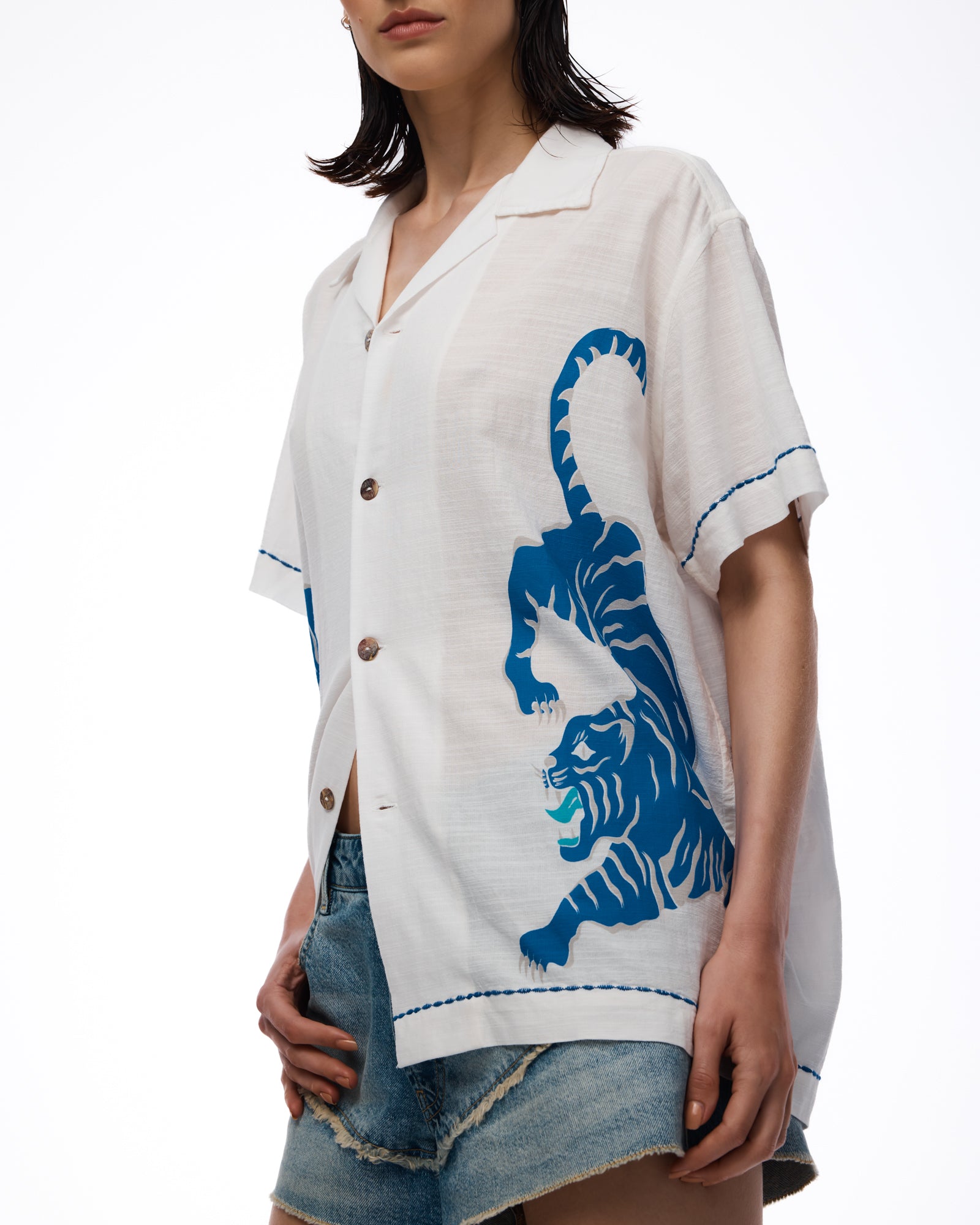 Hockender Tiger Shirt