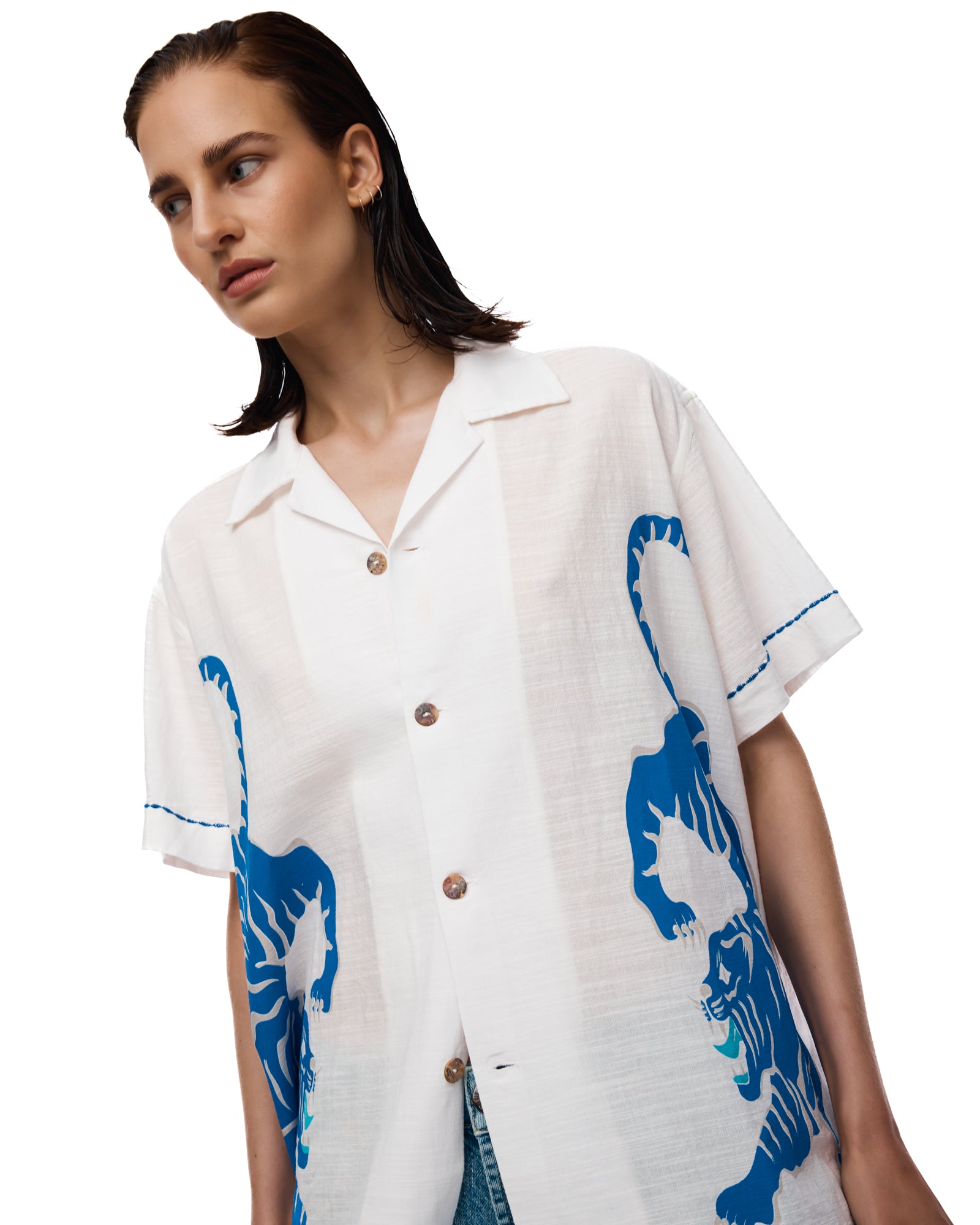 Hockender Tiger Shirt