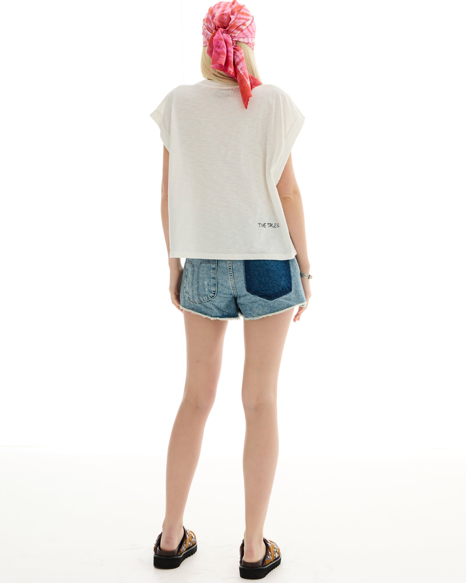 Gehäkeltes Blumen-T-Shirt