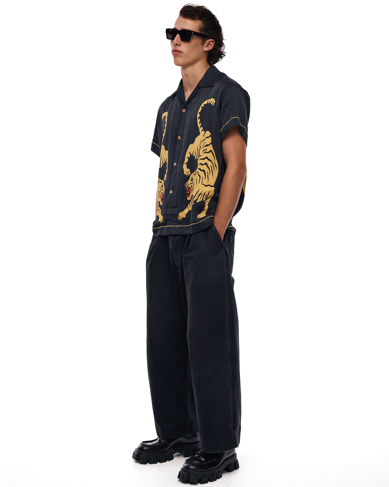 臥虎シルクシャツ