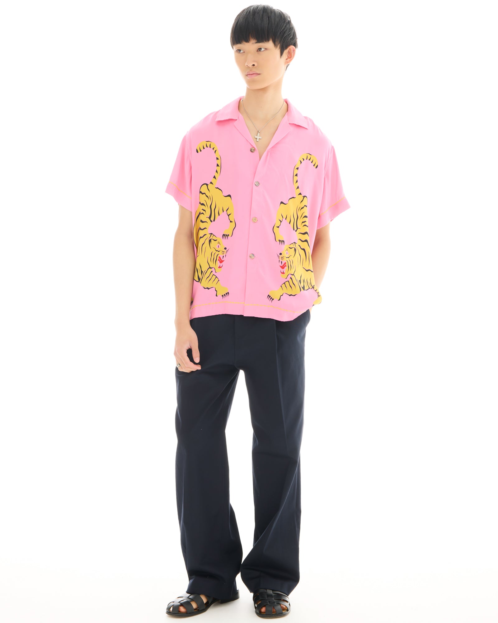 臥虎シルクシャツ