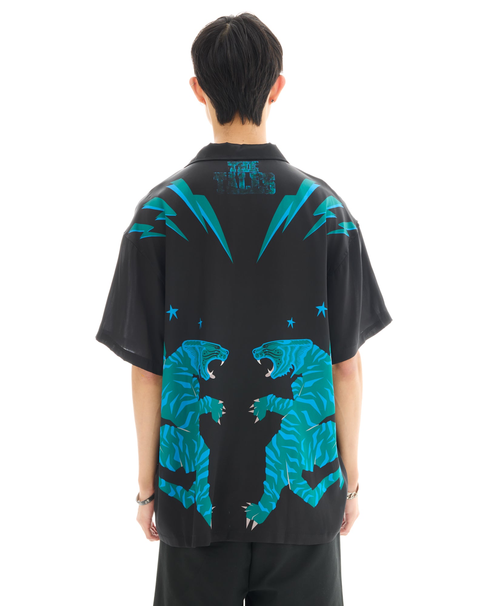 臥虎シルクシャツ