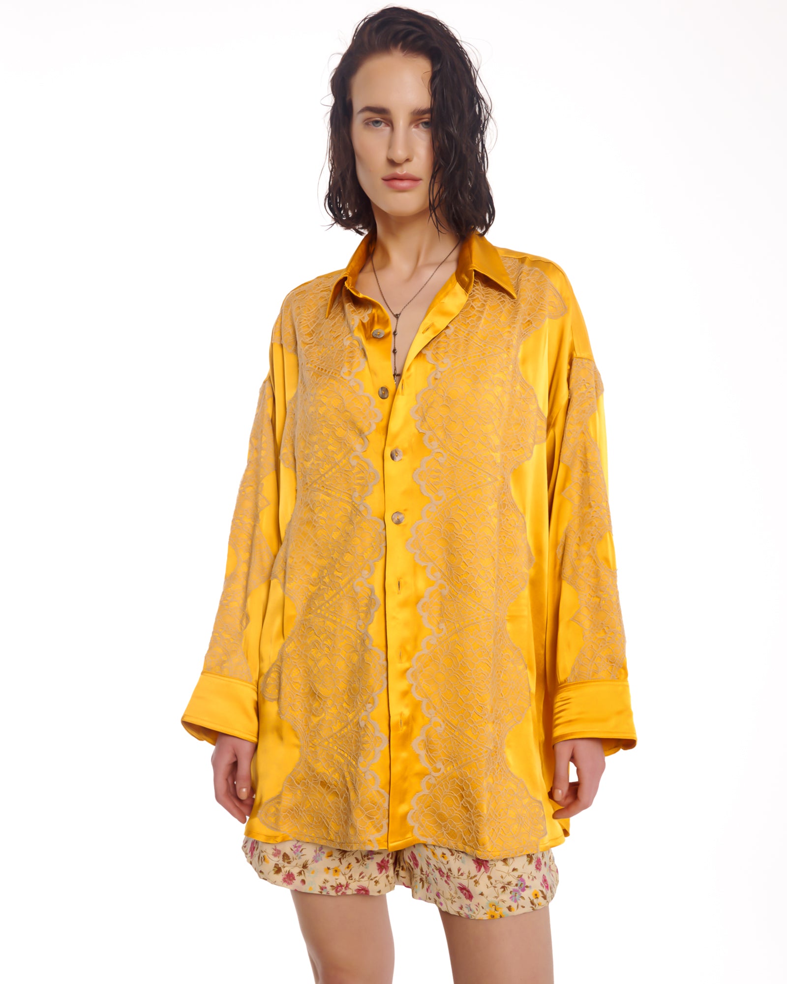 Hemd aus Dixie-Satin und Chantilly-Spitze