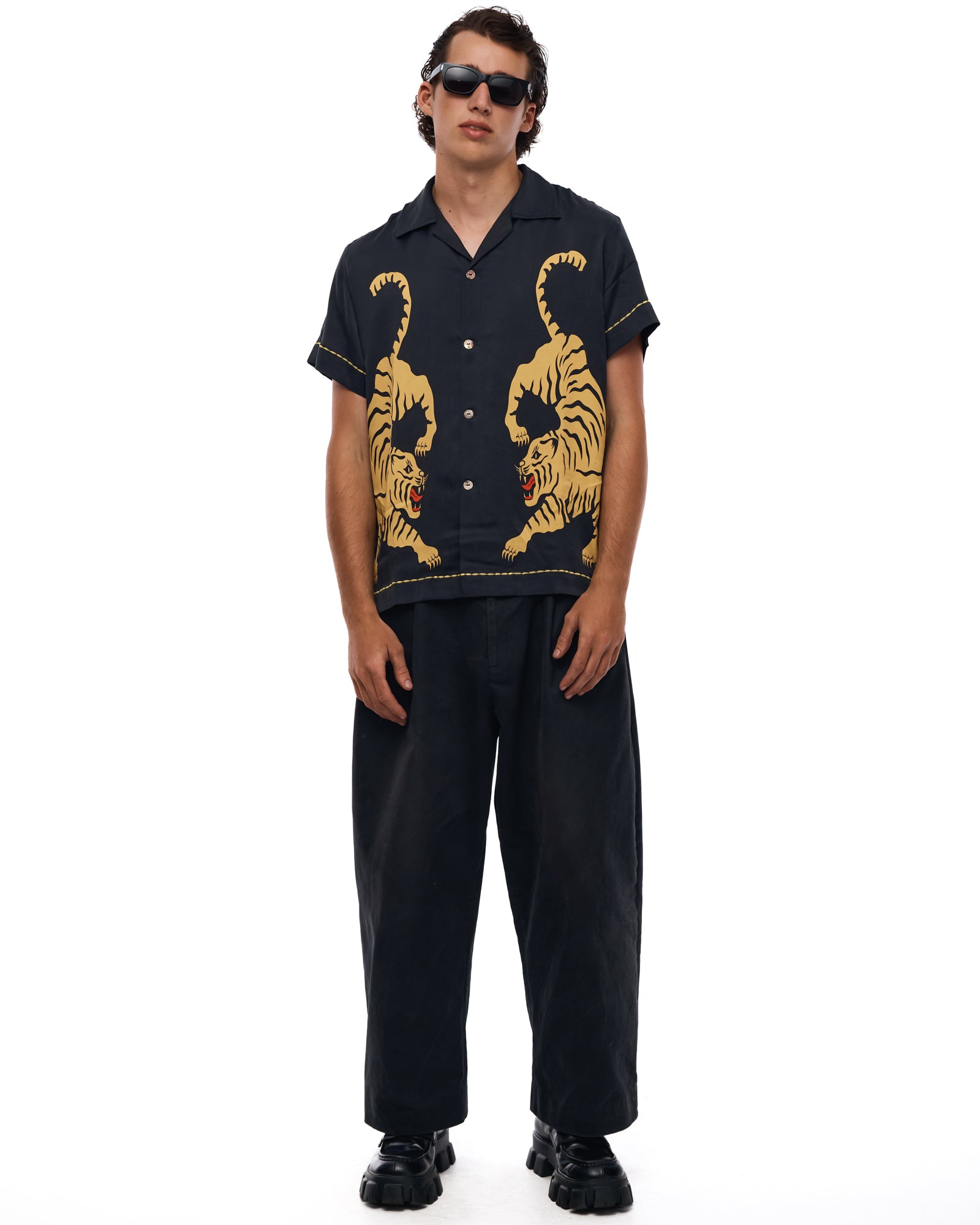 臥虎シルクシャツ