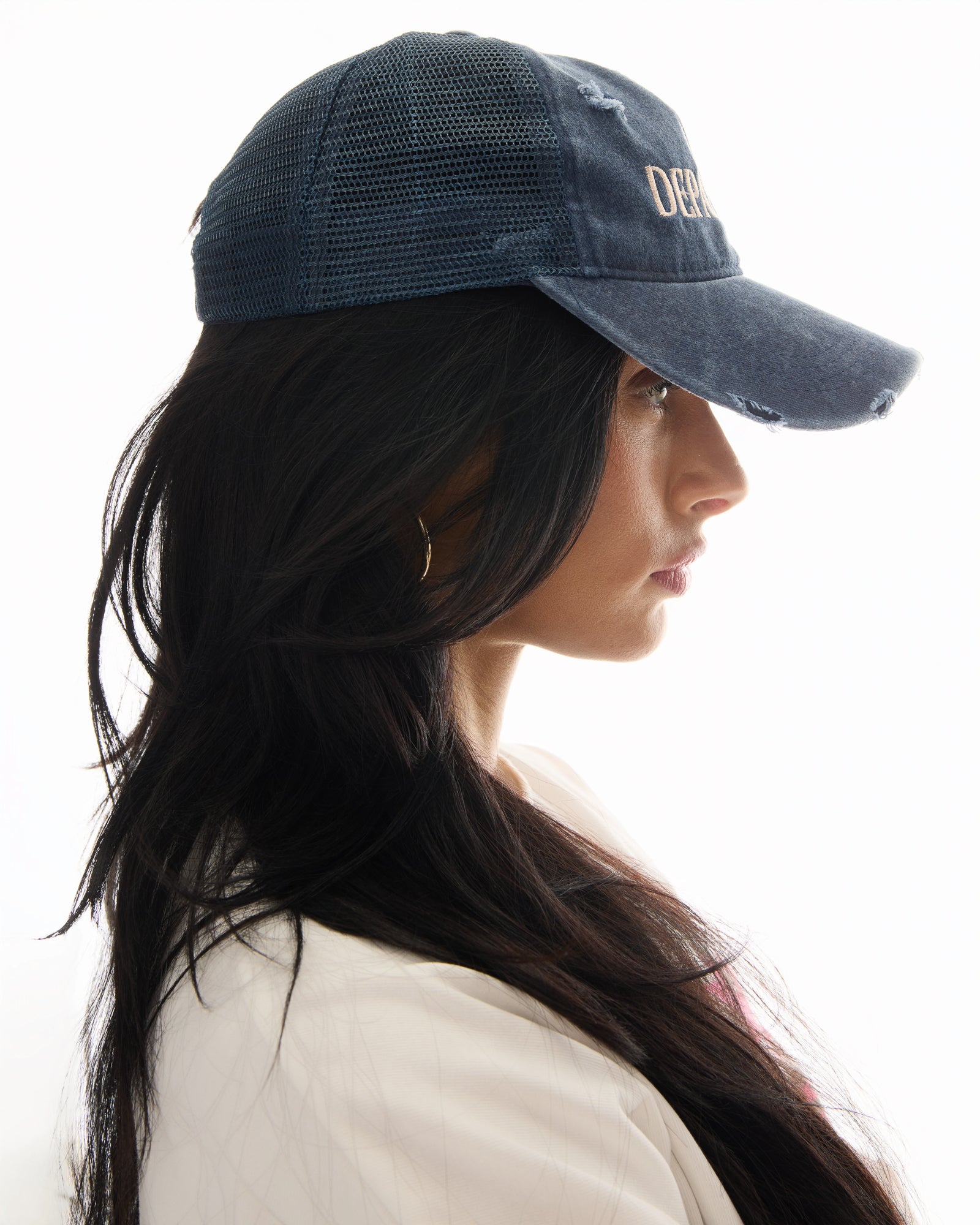 アート部門トラッカーキャップ