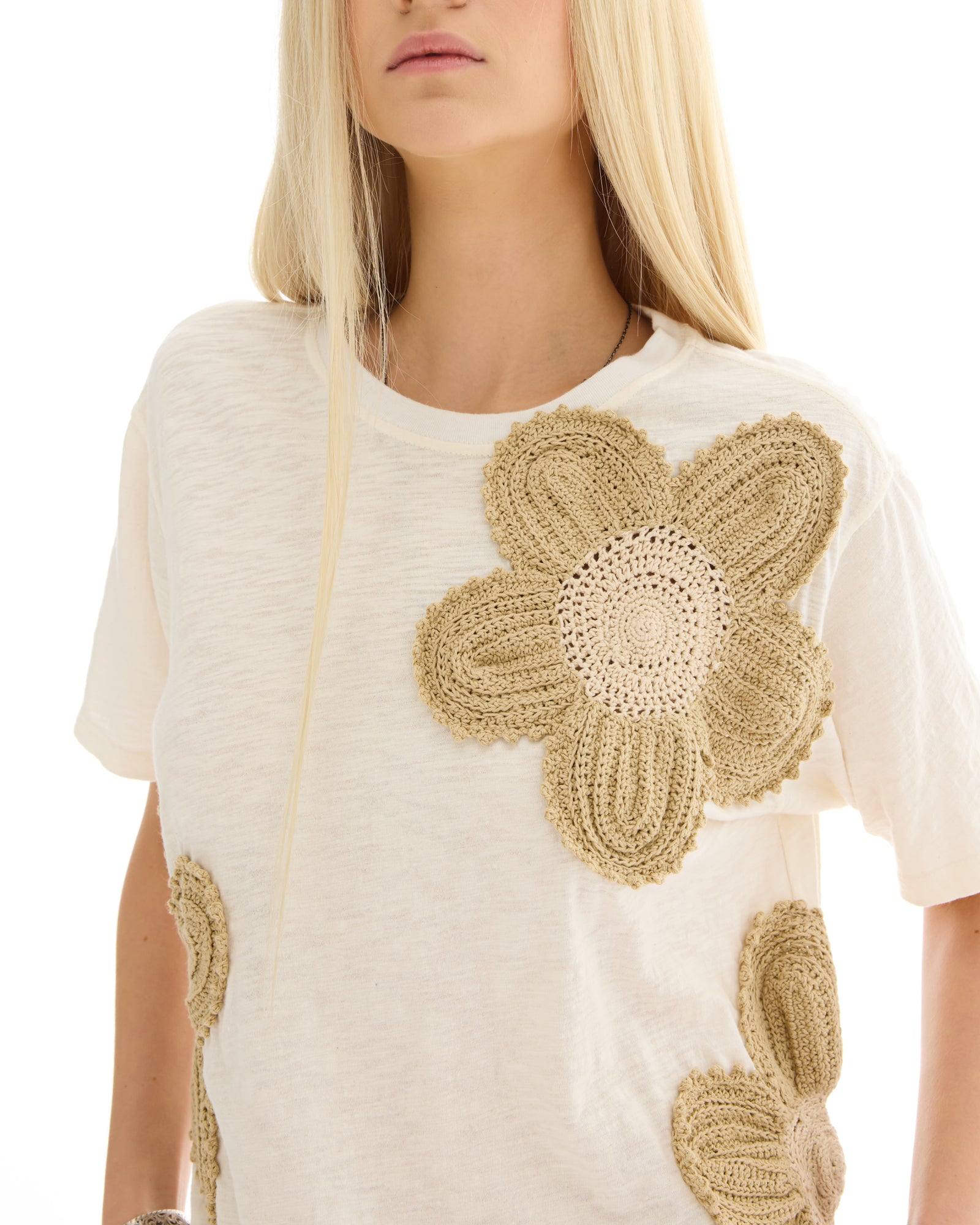 クロシェフラワーTシャツ