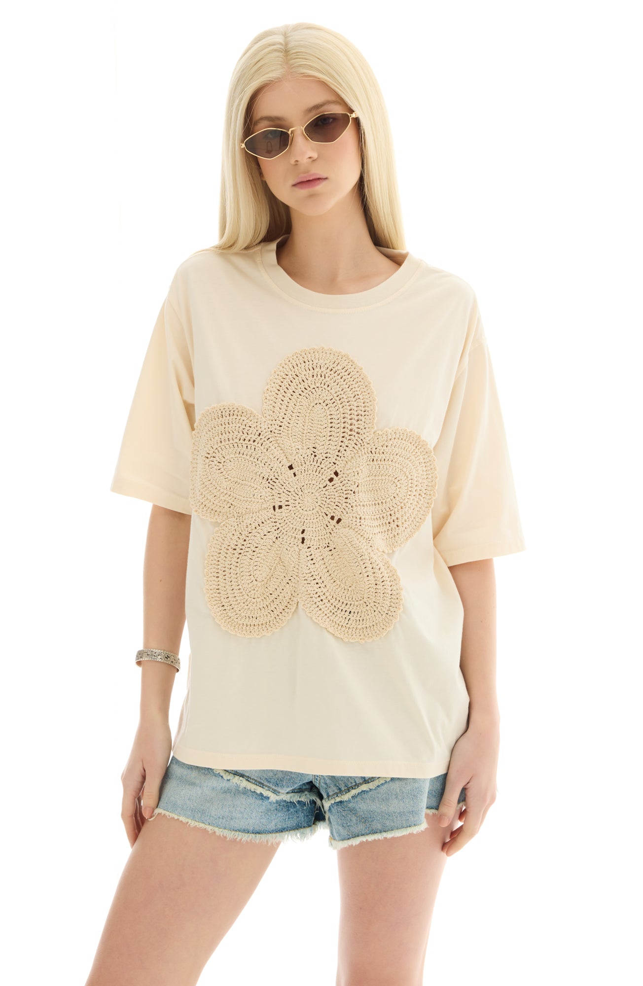 Gehäkeltes Blumen-T-Shirt