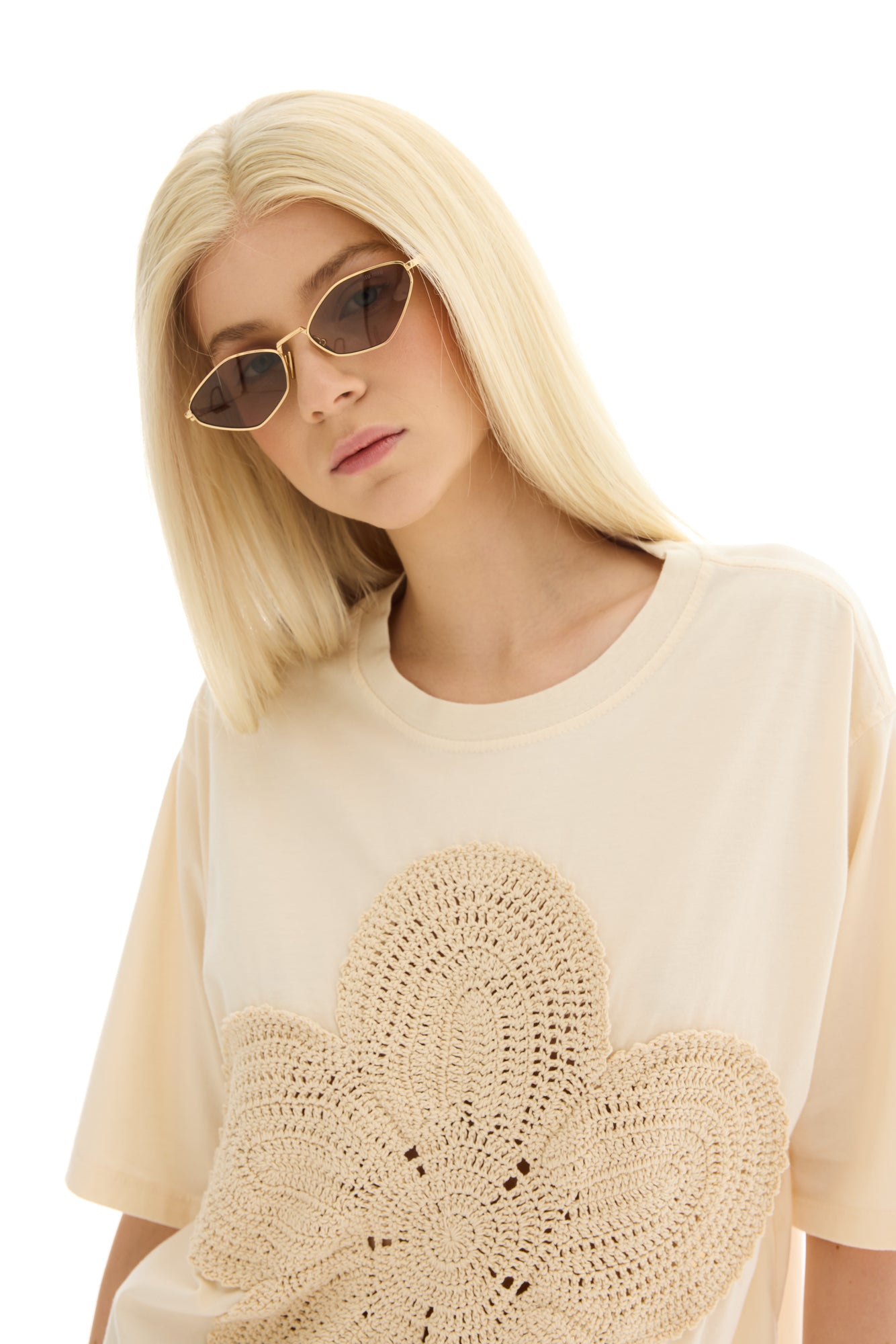Gehäkeltes Blumen-T-Shirt