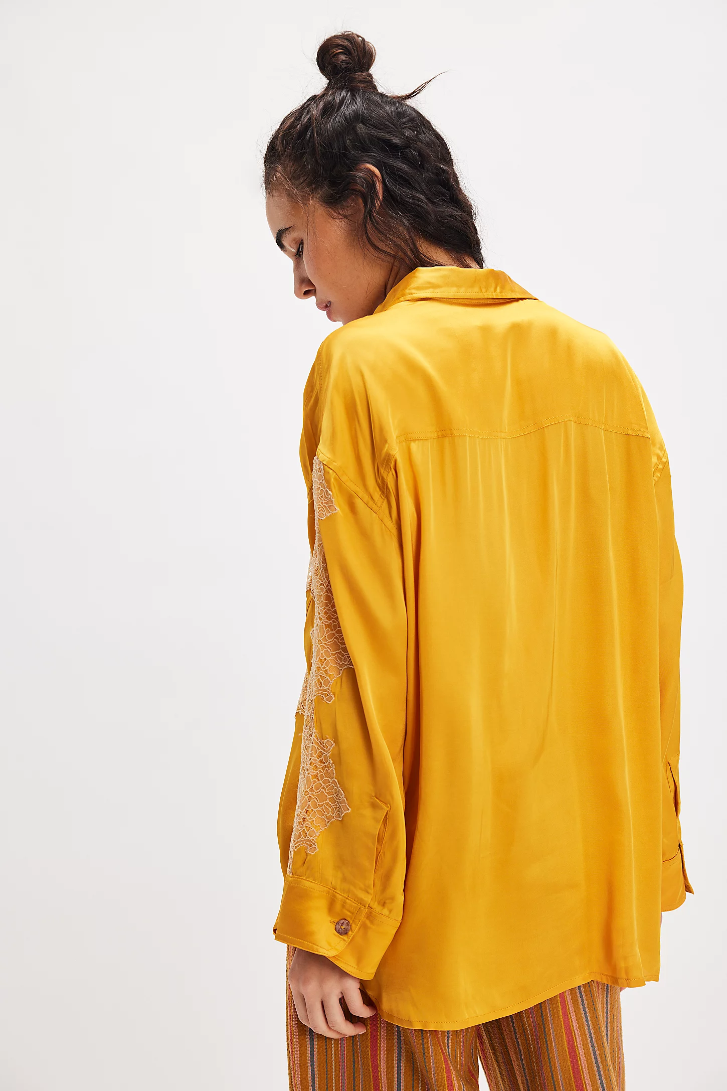 Hemd aus Dixie-Satin und Chantilly-Spitze