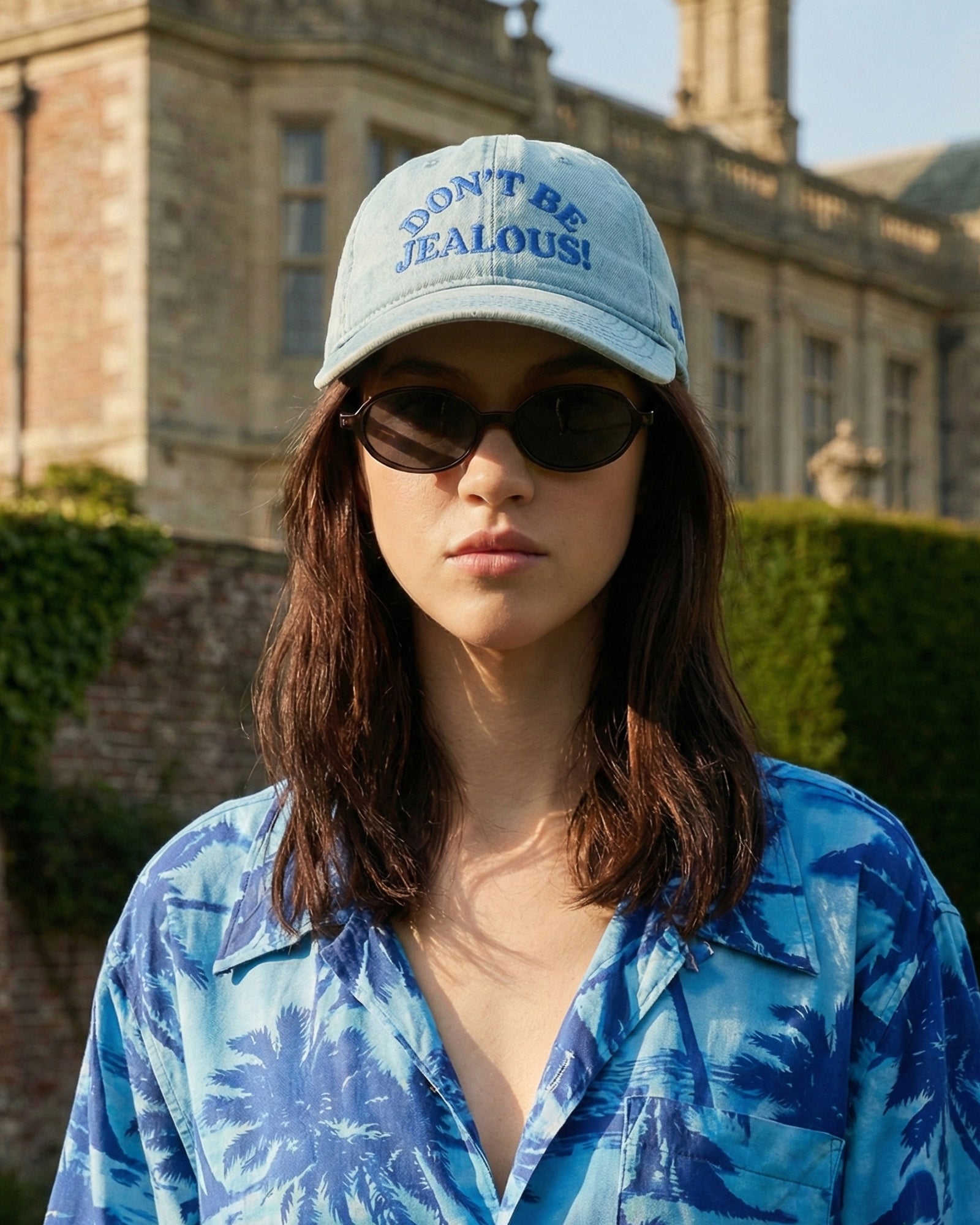 アート部門トラッカーキャップ