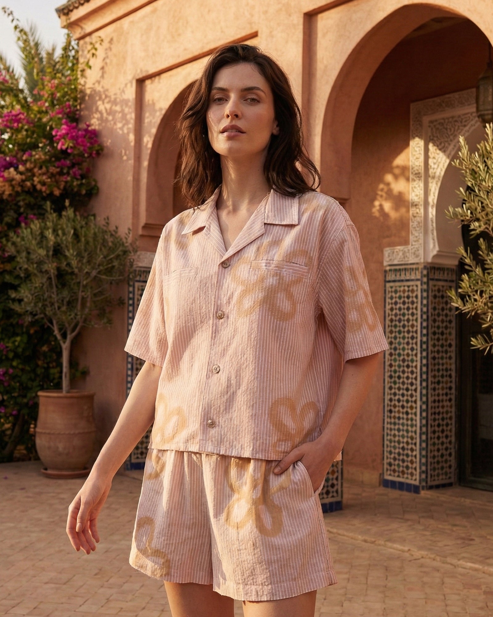 Camp-Shirt mit handbesprühten Blumenstreifen